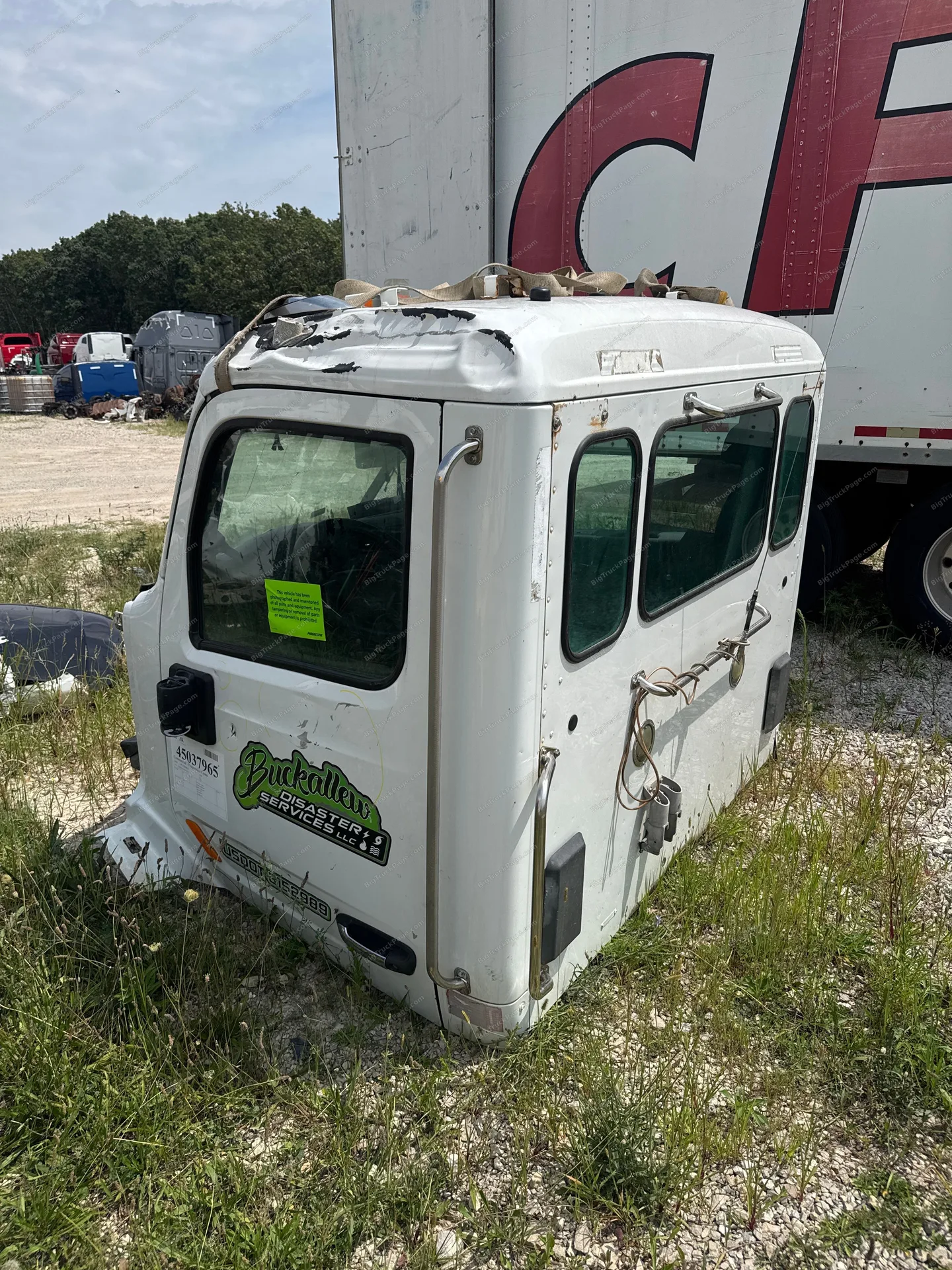 2016 Peterbilt 579 day cab / cab assembly (used) — photo 2 in Strafford, MO | BigTruckPage.com