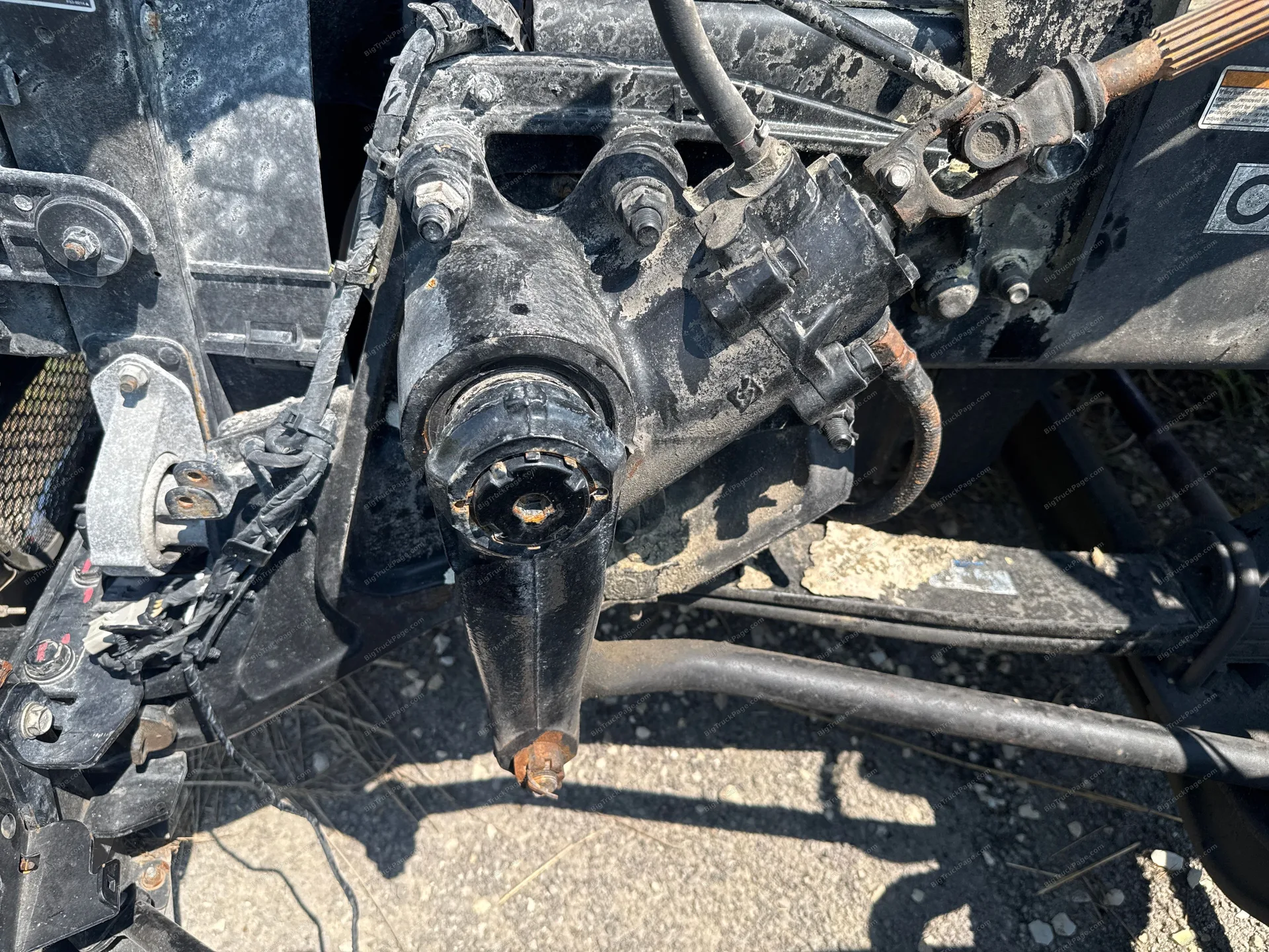 Front axle assembly with gearbox