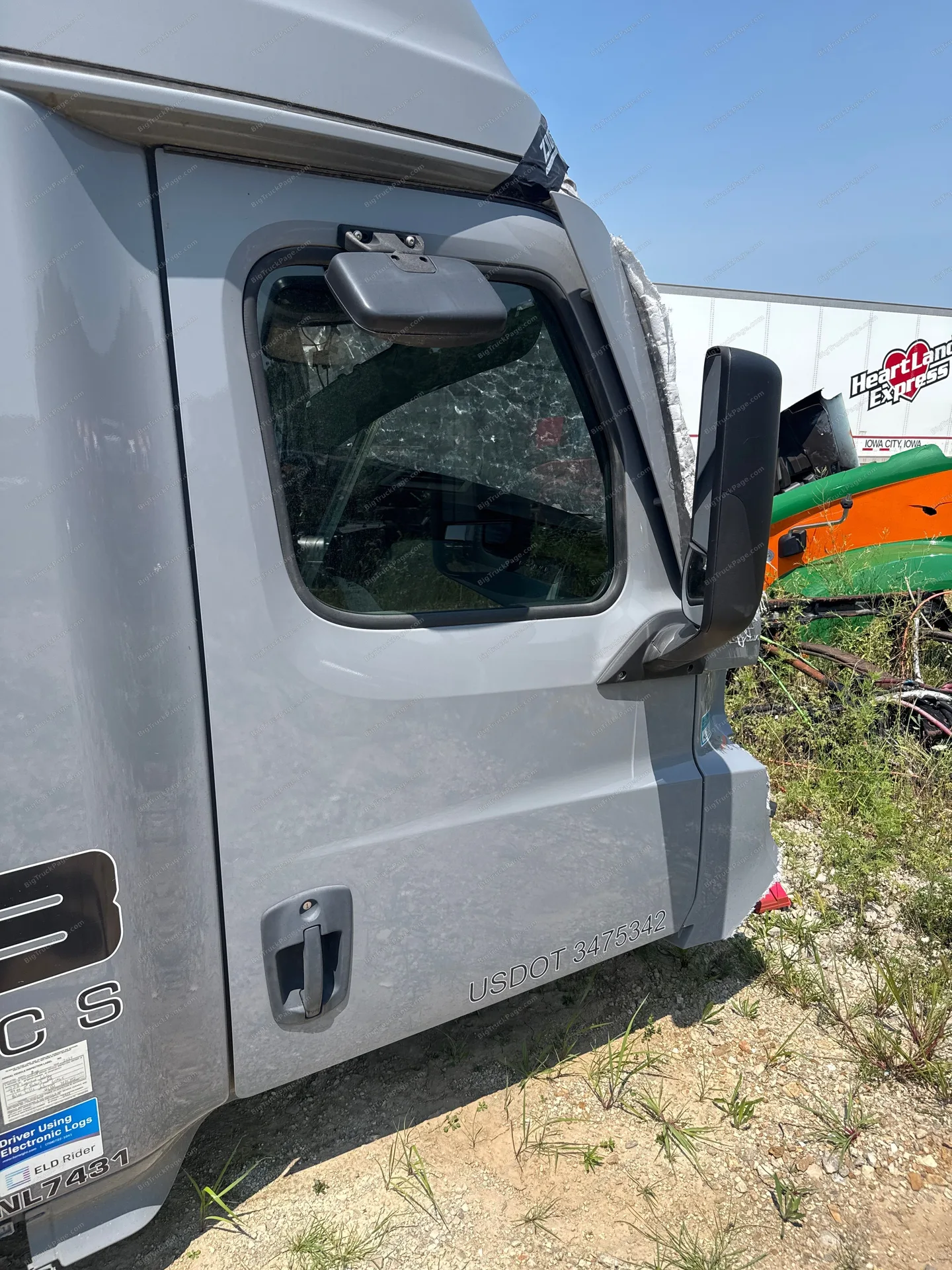 Freightliner Cascadia, passenger side door assembly with mirror