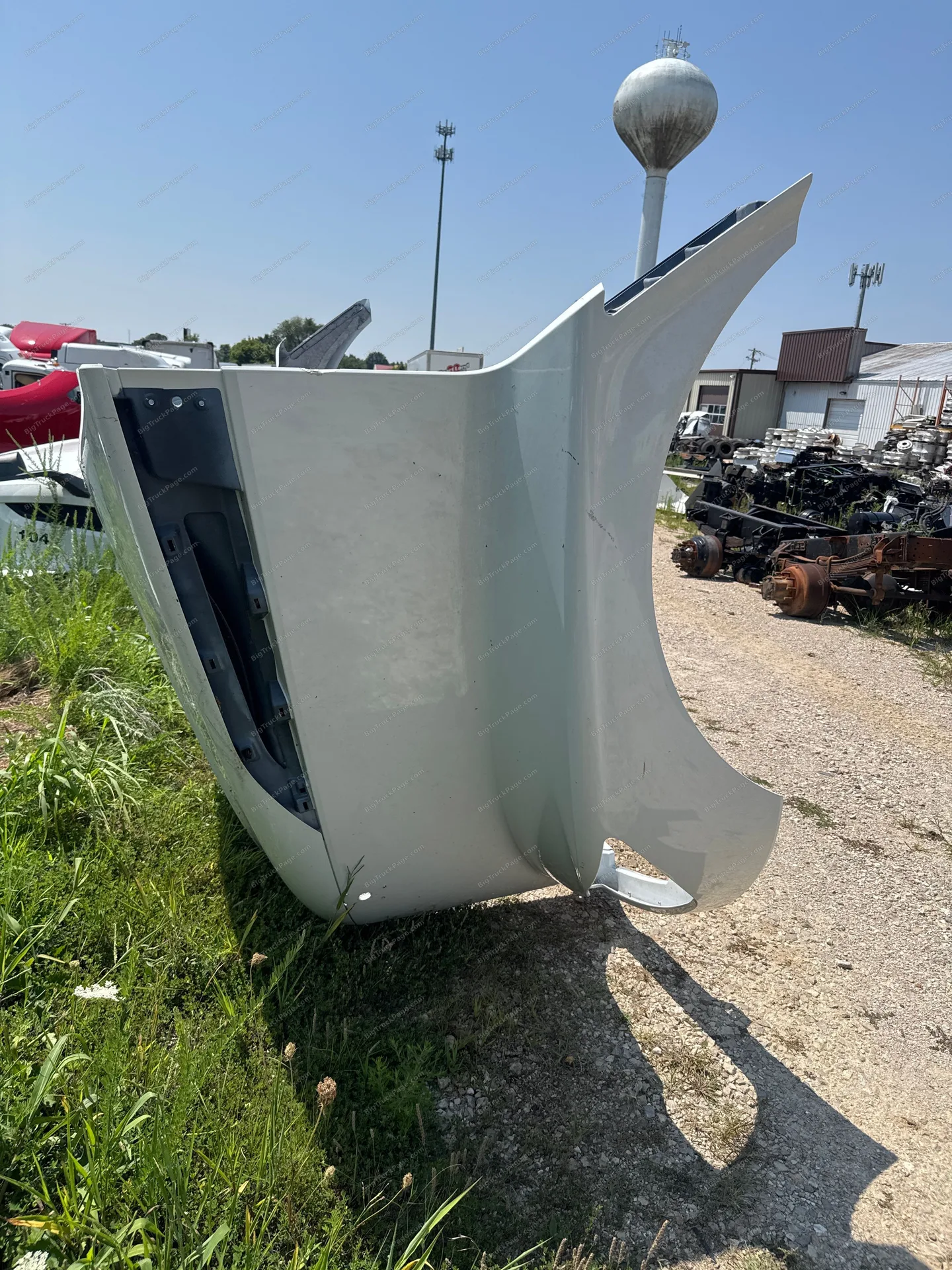 Kenworth T680 GEN two short hood