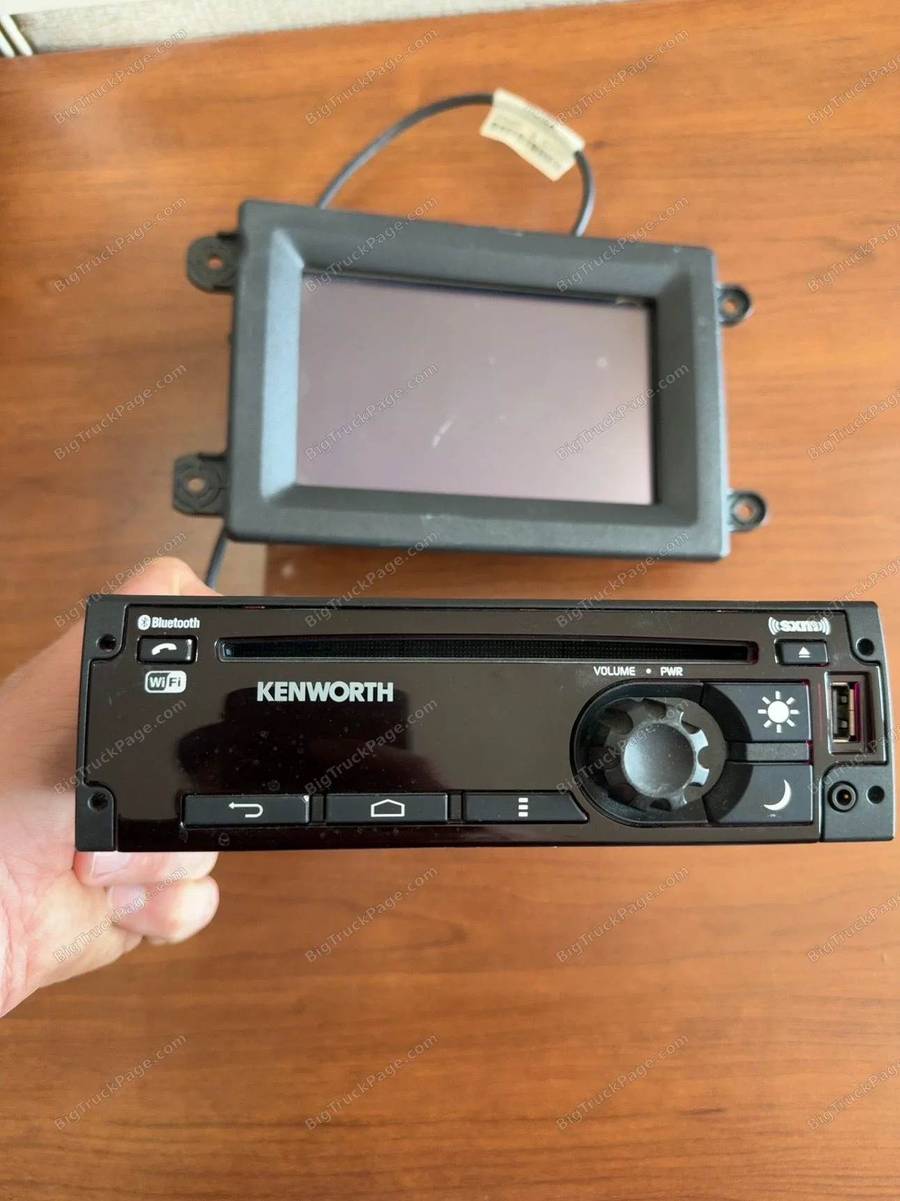 2022 Kenworth T680 Navigation Display & DEA601 Radio Head Unit OEM PP107007 (used) — photo 2 in Strafford, MO | BigTruckPage…