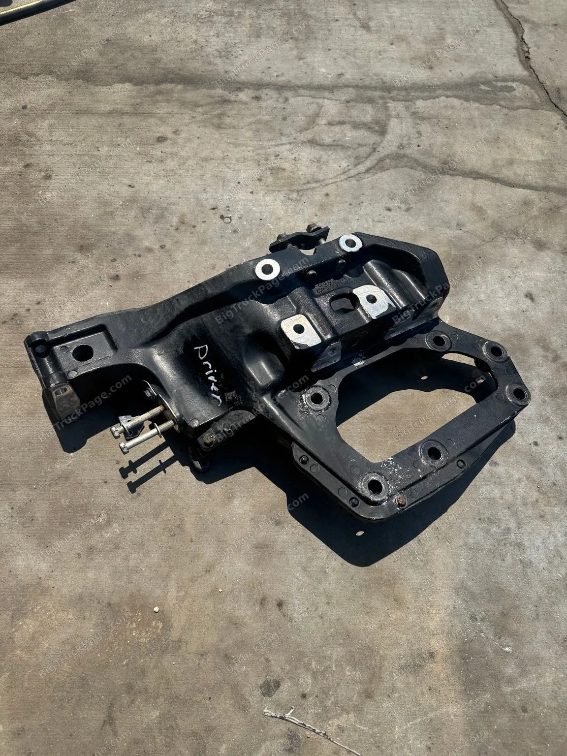 PACCAR B11-6110 REV C LH Frame Horn Spring Hanger Kenworth T680 Peterbilt 579 (used) — photo 3 in Strafford, MO | BigTruckPa…