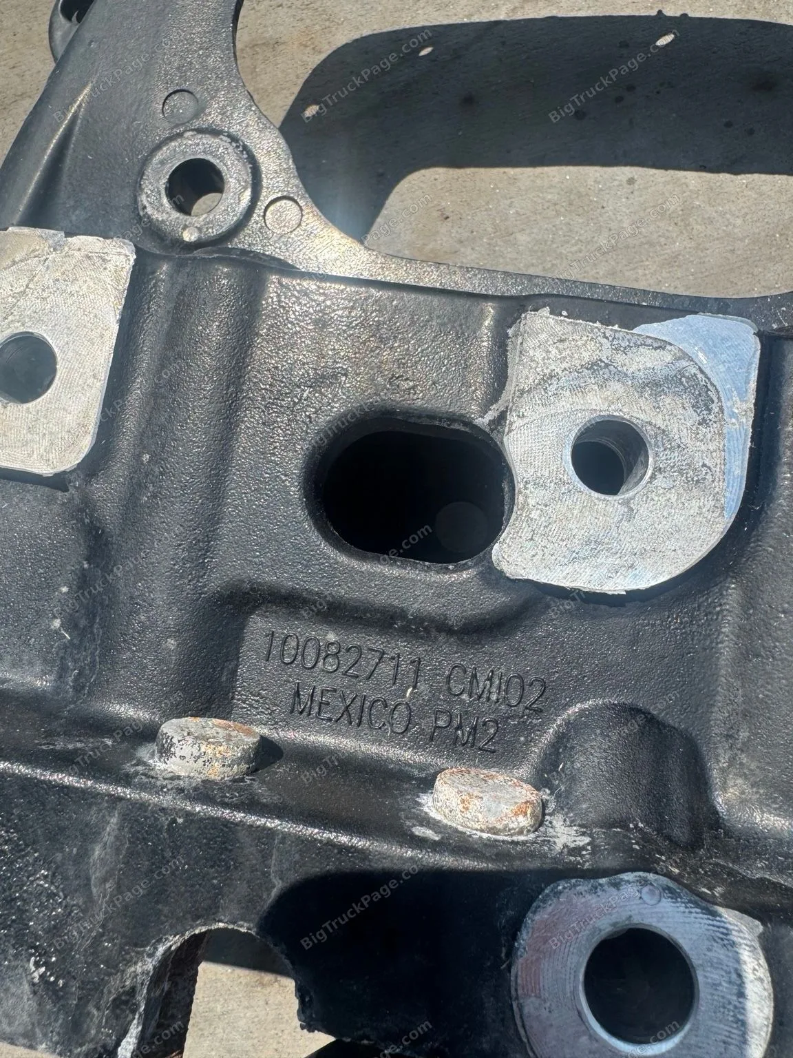 OEM PACCAR B11-6110R RH Frame Horn Spring Hanger Peterbilt 579 KW T680 (used) — photo 4 in Strafford, MO | BigTruckPage.com