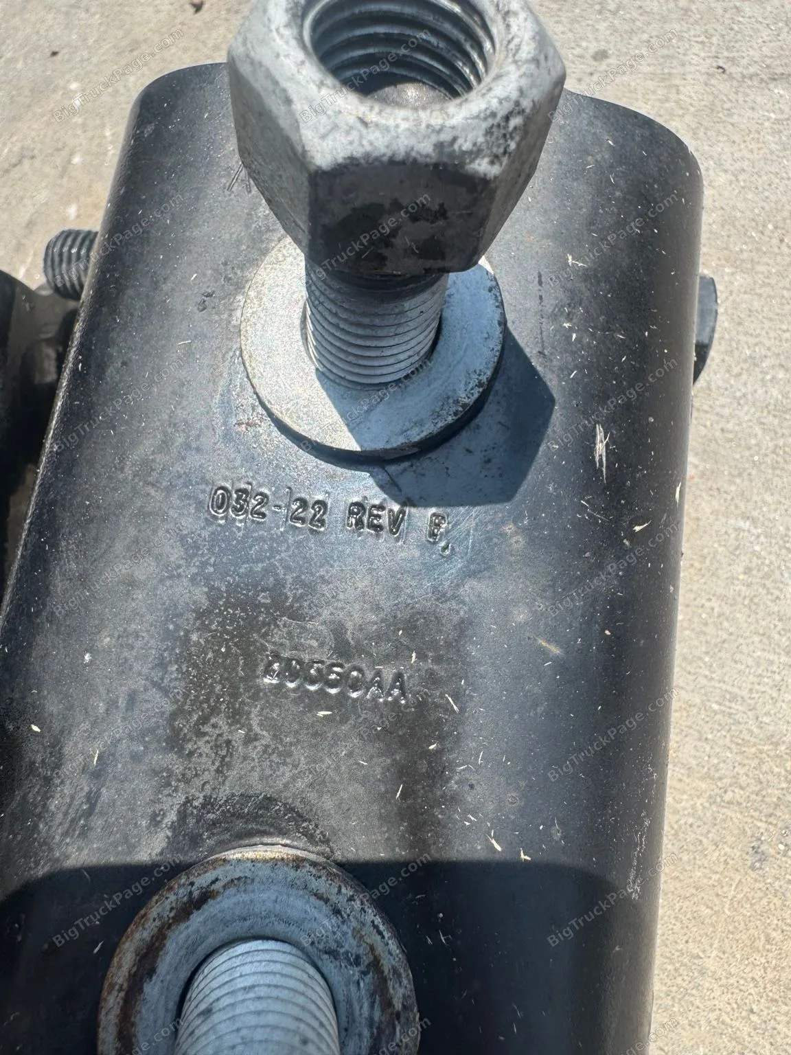 OEM PACCAR B71-6019A Front Shock Pair A11-2134-001 Kenworth Peterbilt (used) — photo 3 in Strafford, MO | BigTruckPage.com