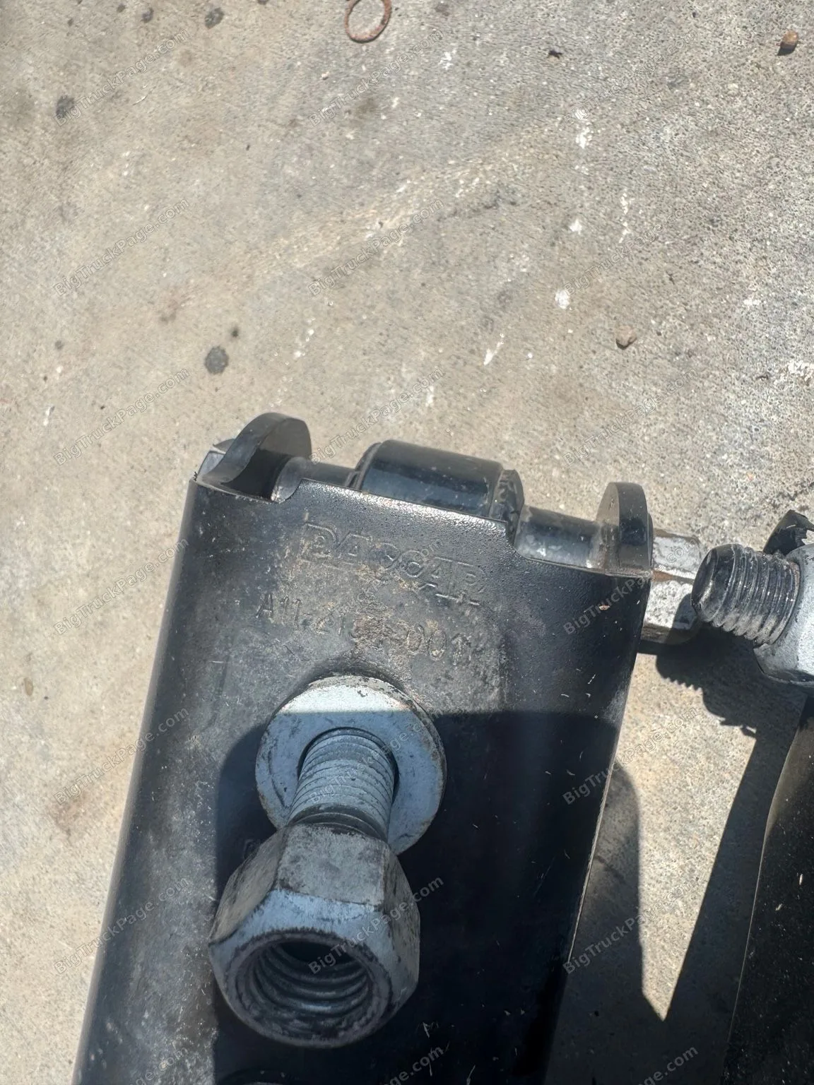 OEM PACCAR B71-6019A Front Shock Pair A11-2134-001 Kenworth Peterbilt (used) — photo 5 in Strafford, MO | BigTruckPage.com