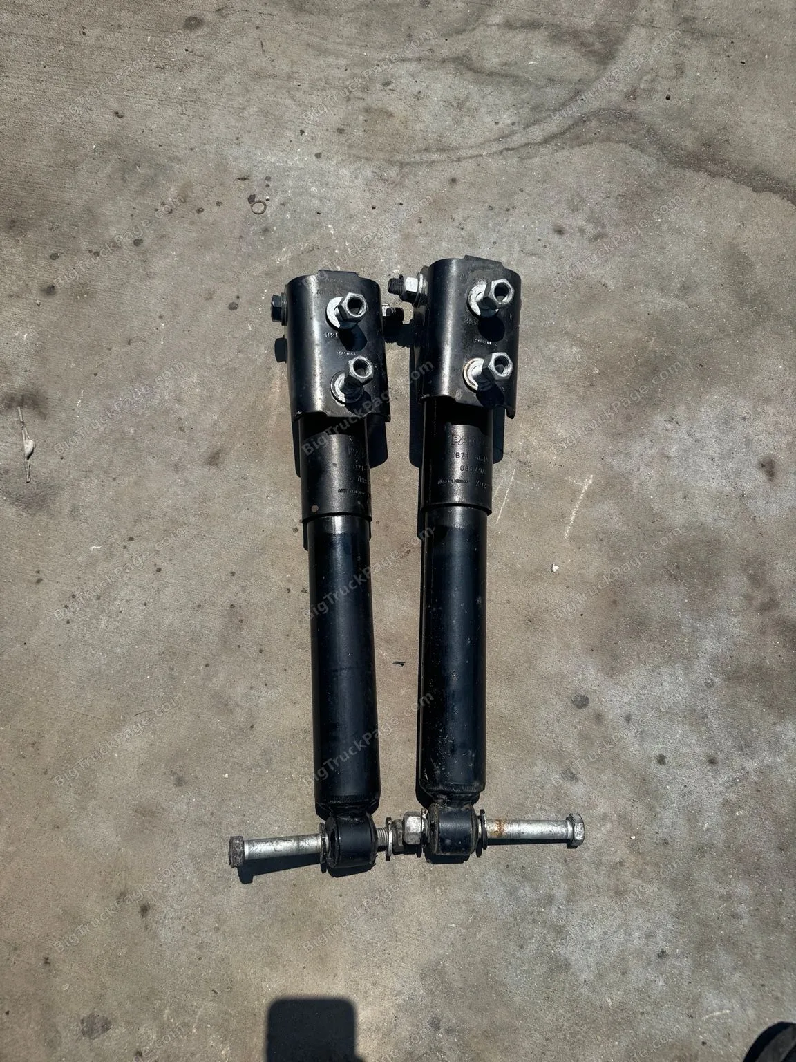 OEM PACCAR B71-6019A Front Shock Pair A11-2134-001 Kenworth Peterbilt (used) — photo 6 in Strafford, MO | BigTruckPage.com