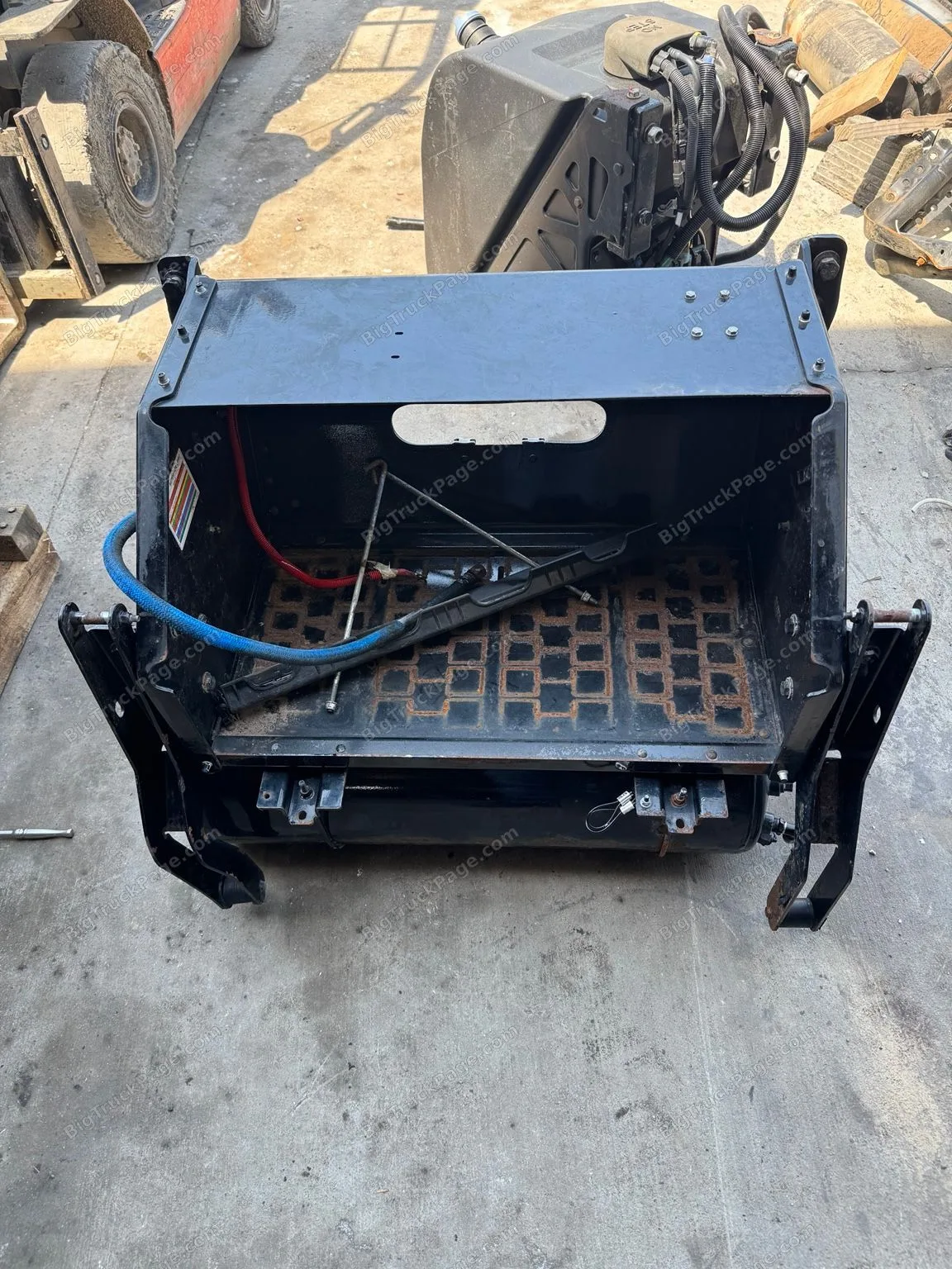 2022+ Peterbilt 579 Next Gen Battery Box Assembly w/ Air Tanks OEM Used