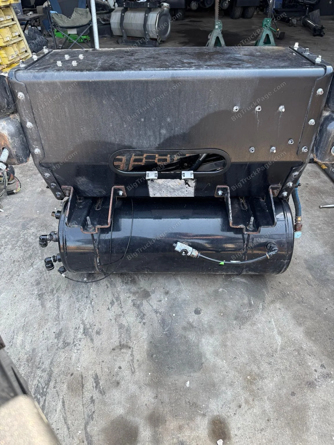 2023 PACCAR battery related items (used) — photo 3 in Strafford, MO | BigTruckPage.com