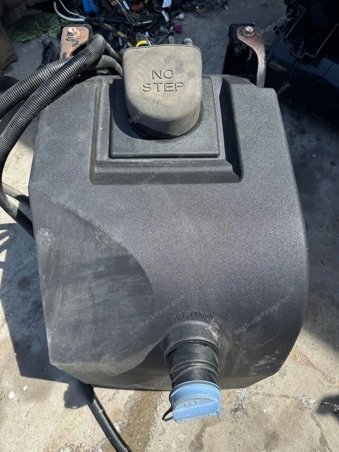 2022+ Peterbilt 579 Next Gen DEF Tank Assembly Pump Brackets OEM Used (used) — photo 2 in Strafford, MO | BigTruckPage.com