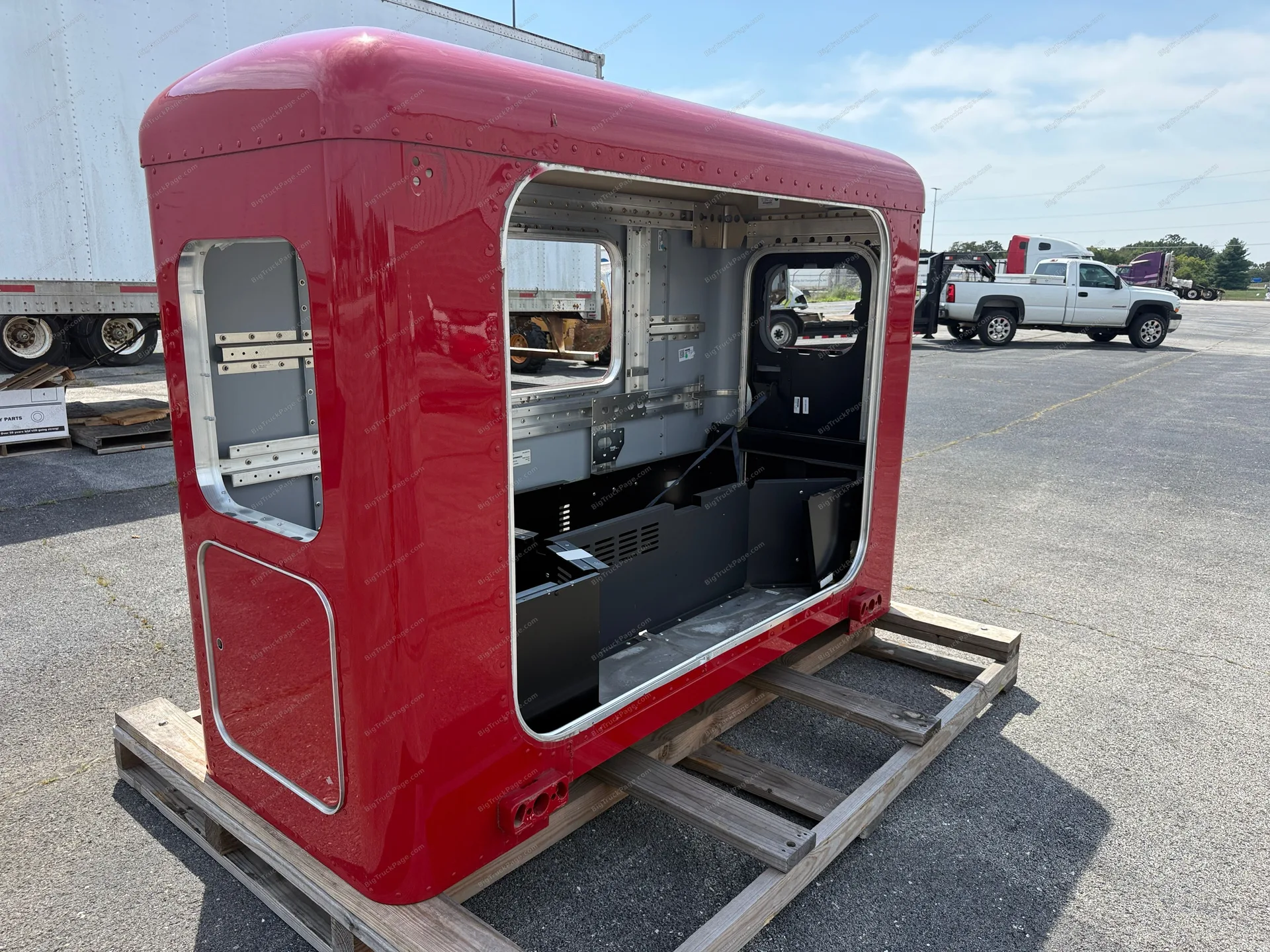 2025 Peterbilt 44” sleeper shell