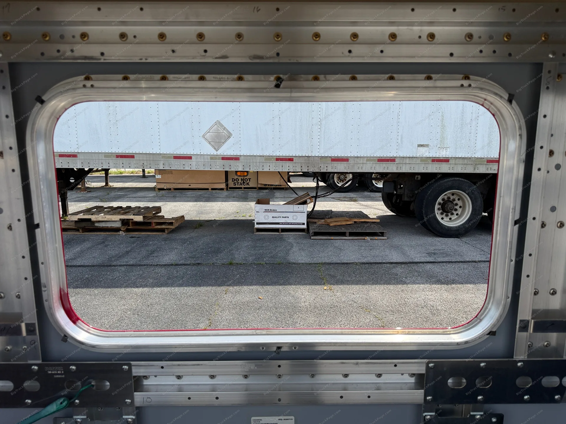 2025 PETERBILT 589 sleeper assembly (new oem) — photo 9 in Strafford, MO | BigTruckPage.com
