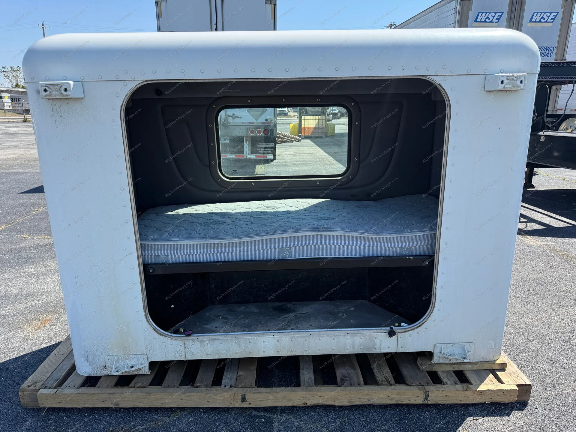 2013 PETERBILT 389 sleeper assembly (used) — photo 2 in Strafford, MO | BigTruckPage.com