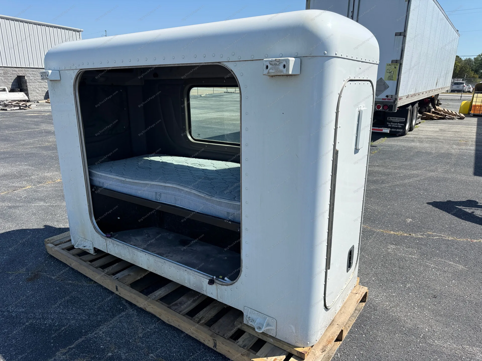 2013 PETERBILT 389 sleeper assembly (used) — photo 7 in Strafford, MO | BigTruckPage.com