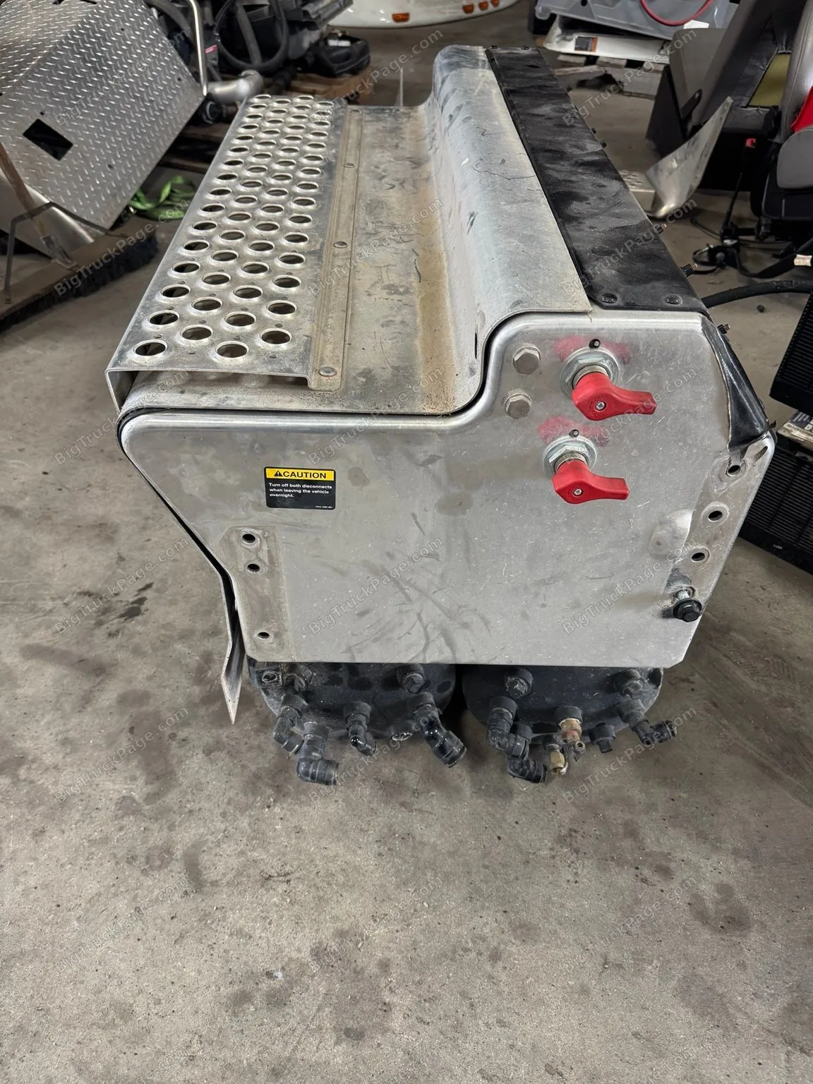 2025 Kenworth T880 Driver Side Battery Box Step Air Tanks OEM Takeoff