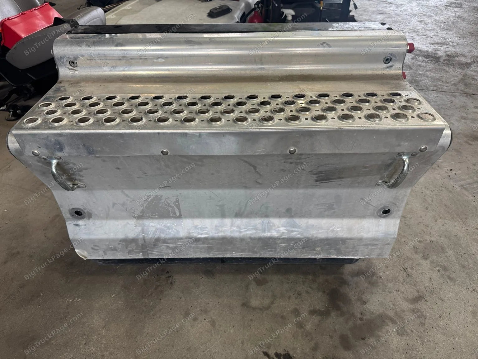 2025 Kenworth T880 Driver Side Battery Box Step Air Tanks OEM Takeoff (used) — photo 2 in Strafford, MO | BigTruckPage.com