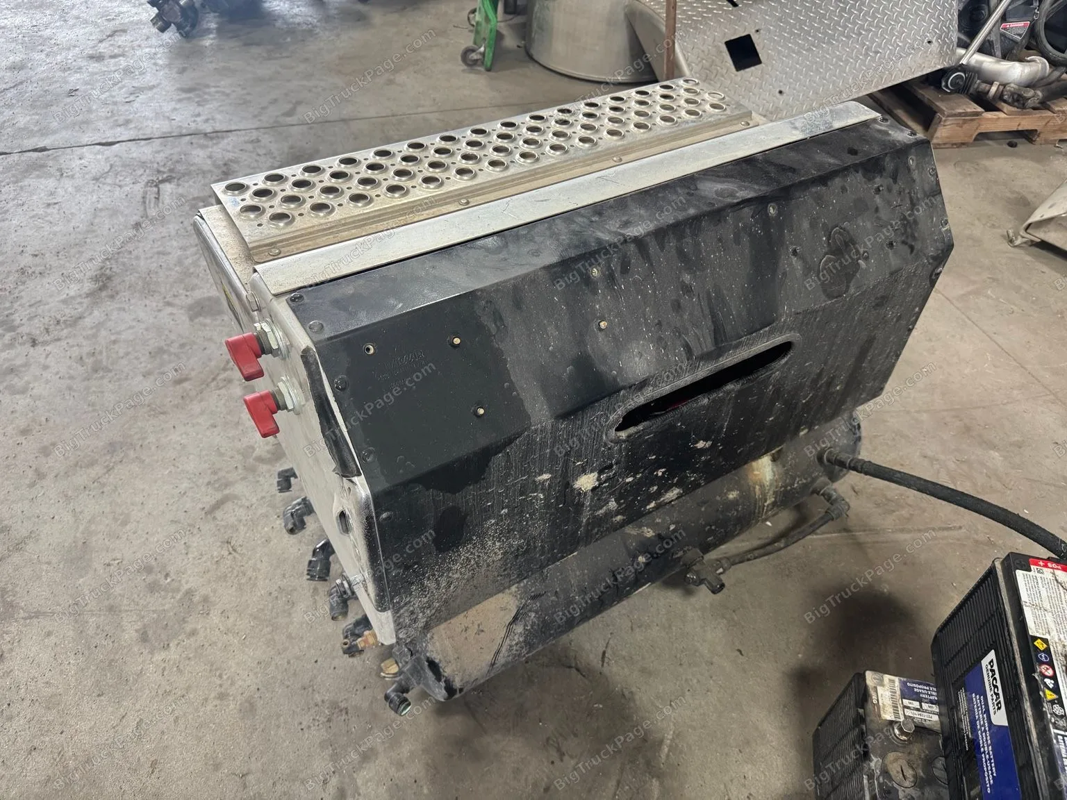 2025 Kenworth T880 Driver Side Battery Box Step Air Tanks OEM Takeoff (used) — photo 4 in Strafford, MO | BigTruckPage.com