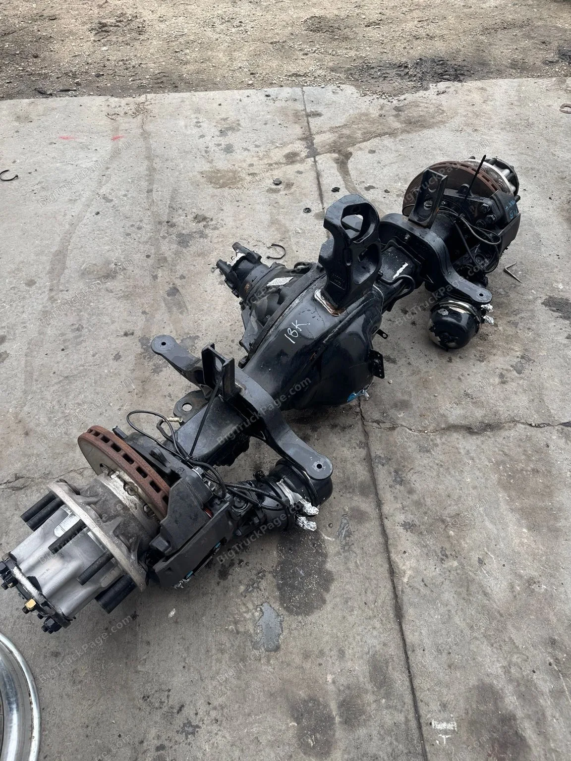 2025 Kenworth T880 Spicer RSP41 Rear Rear Axle 3.55 Ratio 19K OEM