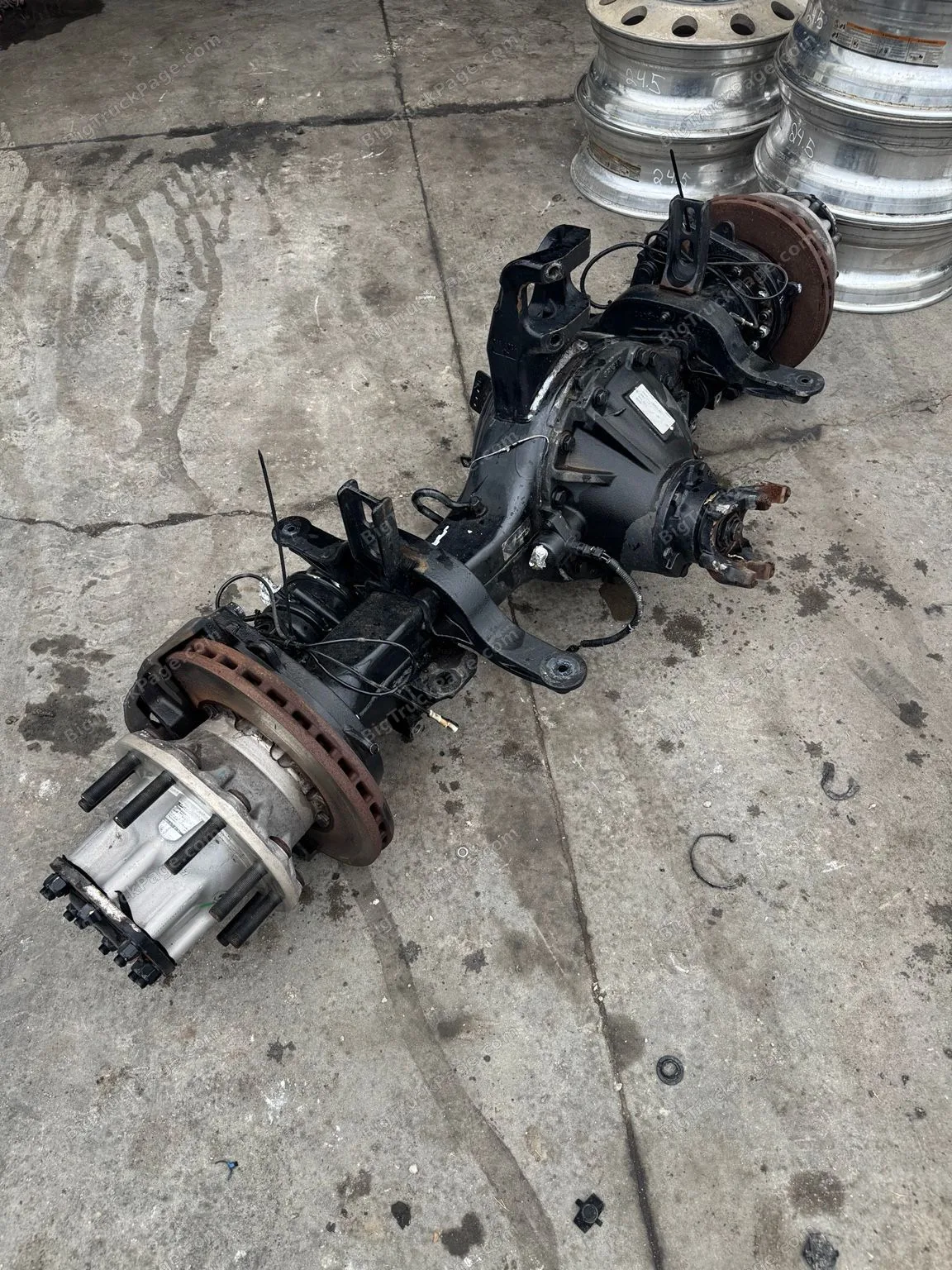 2025 Kenworth T880 Spicer RSP41 Rear Rear Axle 3.55 Ratio 19K OEM (used) — photo 3 in Strafford, MO | BigTruckPage.com