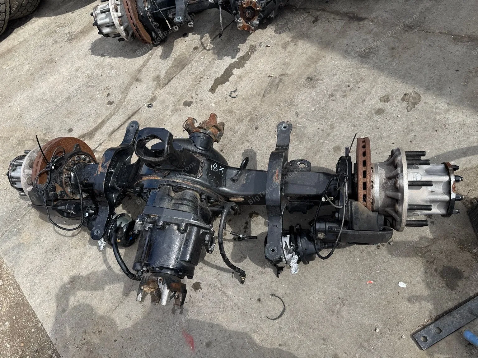 2025 Kenworth T880 Spicer Rear Center Drive Axle Full Locker 3.55 19K (used) — photo 4 in Strafford, MO | BigTruckPage.com