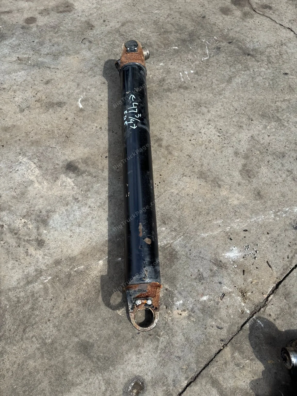 2025 Kenworth T880 Driveshaft Drive Shaft 47-3/4" End to End OEM Take-Off (used) — photo 2 in Strafford, MO | BigTruckPage.c…