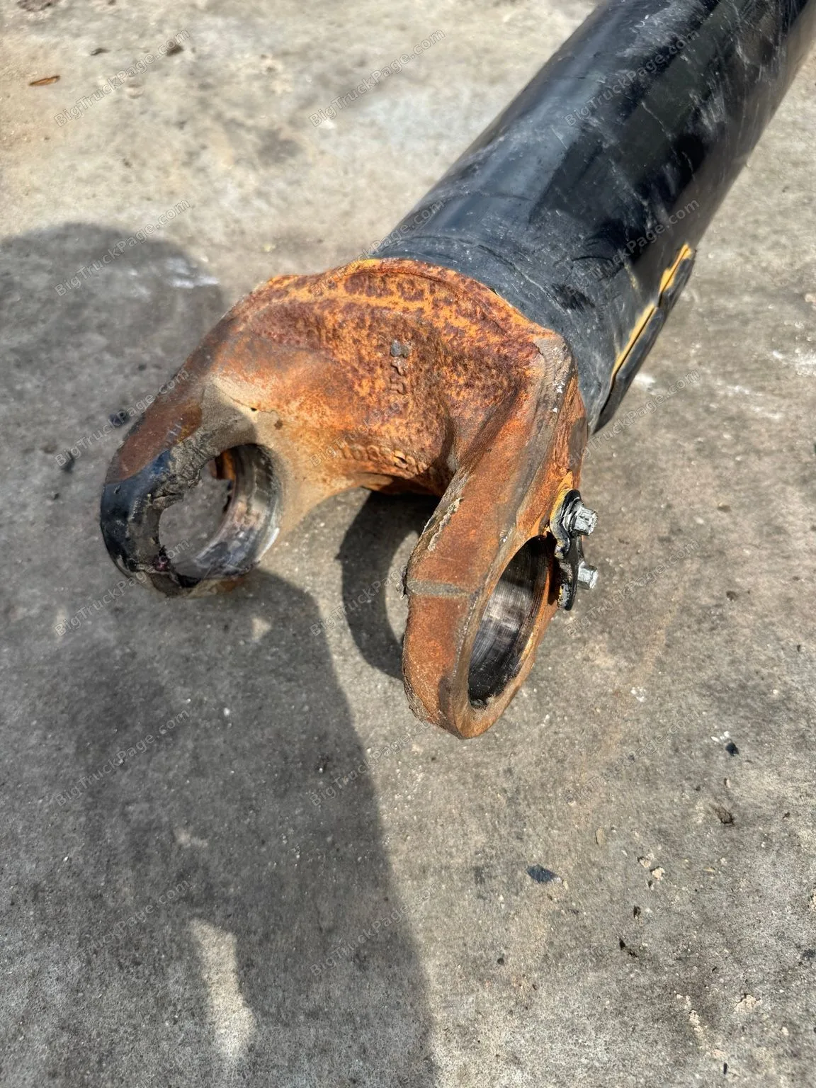2025 Kenworth T880 Driveshaft Drive Shaft 47-3/4" End to End OEM Take-Off (used) — photo 4 in Strafford, MO | BigTruckPage.c…