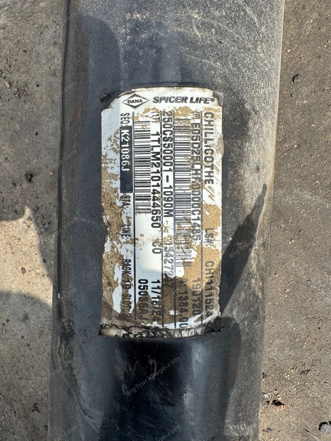 2025 Kenworth T880 Rear Driveshaft 61-3/4” End to End Dana Spicer OEM (used) — photo 3 in Strafford, MO | BigTruckPage.com