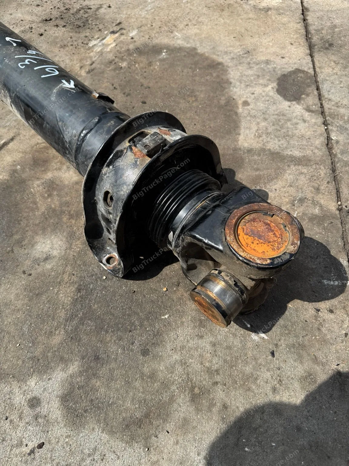 2025 Kenworth T880 Rear Driveshaft 61-3/4” End to End Dana Spicer OEM (used) — photo 5 in Strafford, MO | BigTruckPage.com