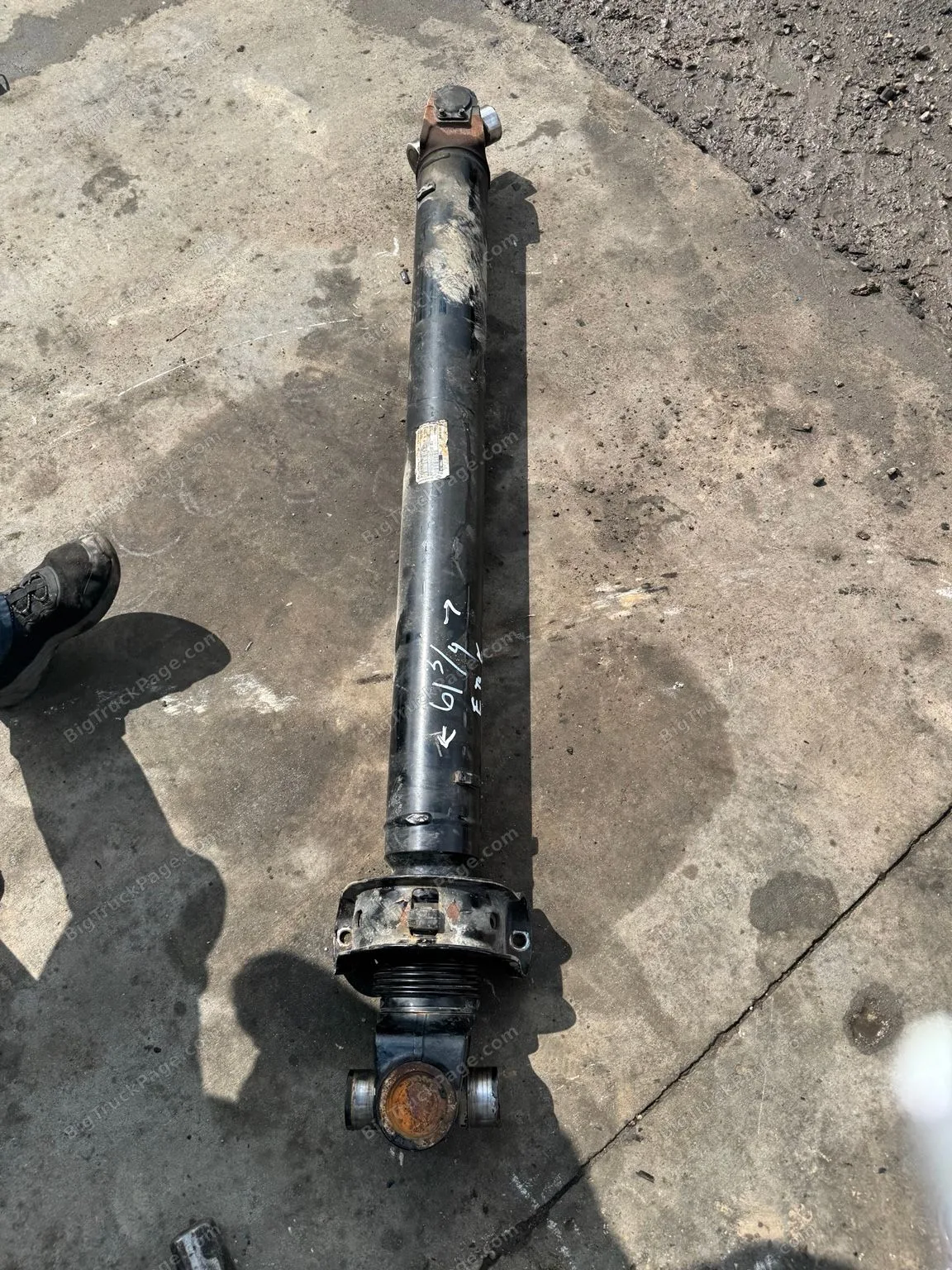 2025 Kenworth T880 Rear Driveshaft 61-3/4” End to End Dana Spicer OEM (used) — photo 6 in Strafford, MO | BigTruckPage.com