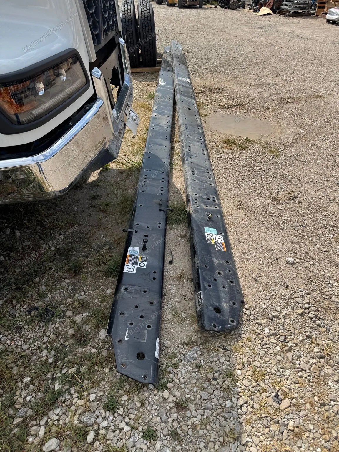 2025 Kenworth T880 OEM Frame Rails Pair 10-3/4" Outer 10" Inner Used