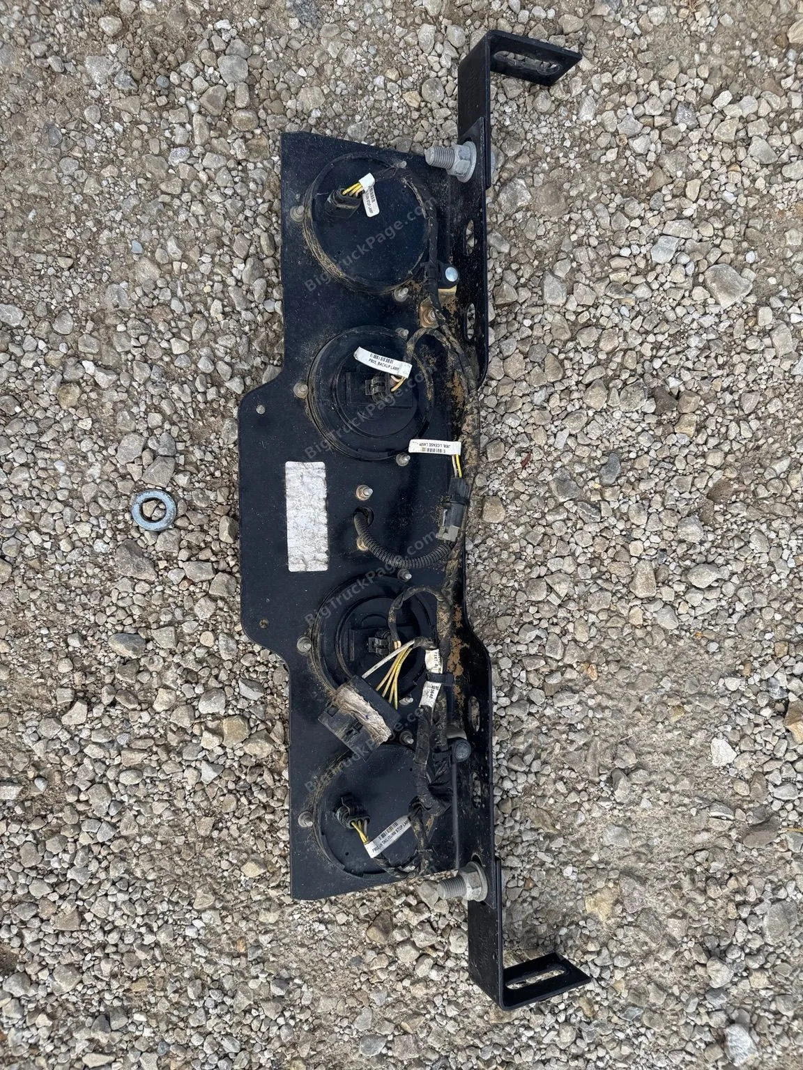 PACCAR Kenworth Peterbilt Rear LED Tail Light Bar Assembly Bracket Harness (used) — photo 2 in Strafford, MO | BigTruckPage.…