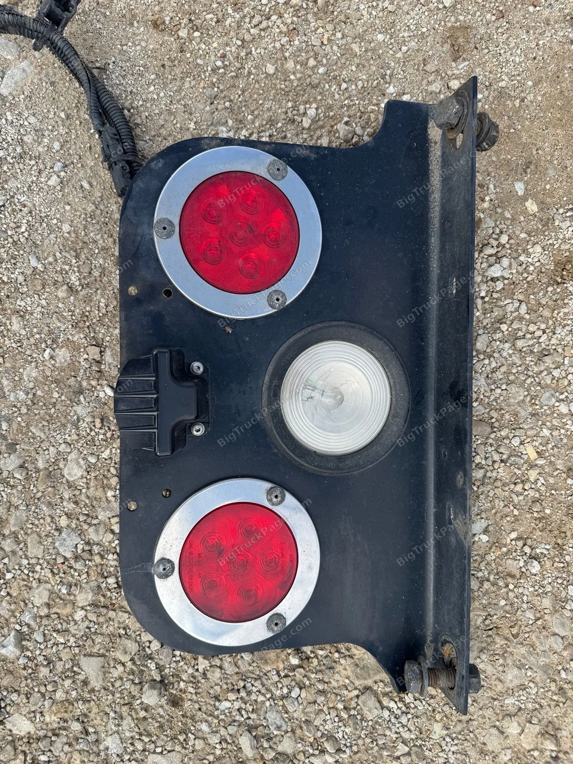 Freightliner Rear Tail Light Assembly LED Brake Reverse Lamp Bracket OEM Used