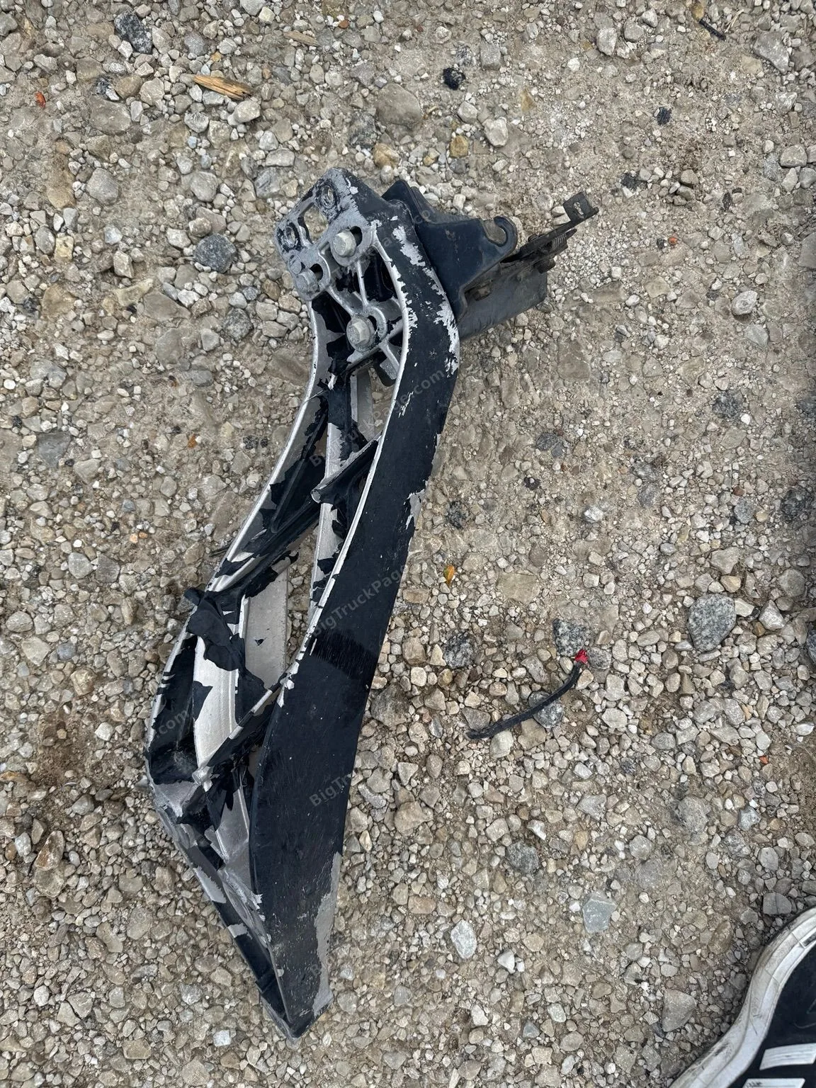 2017 - 2019 Volvo VNL Left Driver Hood Latch Bracket Assembly OEM Used (used) — photo 2 in Strafford, MO | BigTruckPage.com