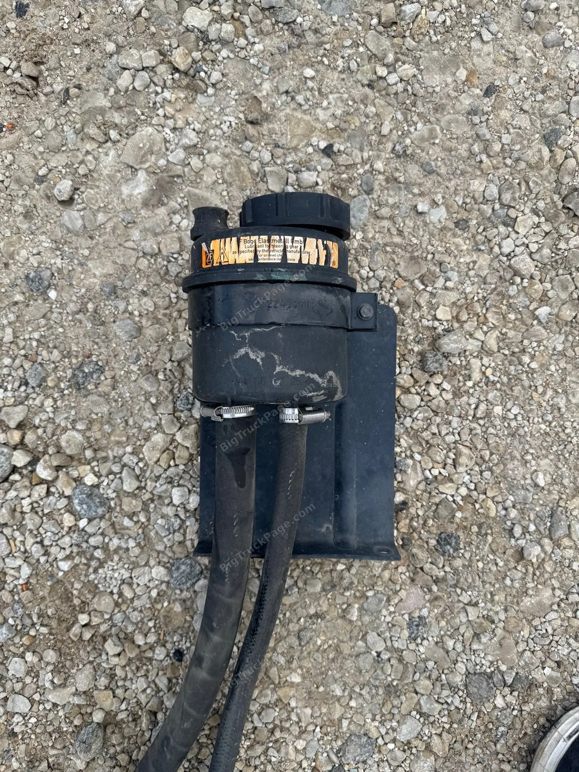 2017 - 2019 Volvo VNL Power Steering Fluid Reservoir Tank Bracket Hoses OEM (used) — photo 2 in Strafford, MO | BigTruckPage…