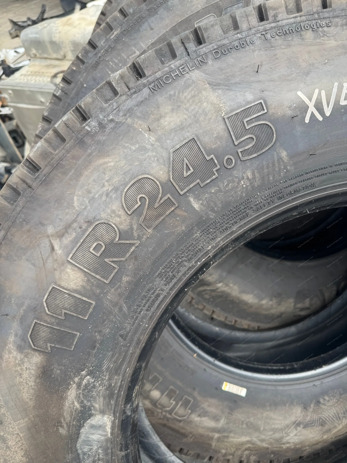 Michelin XDA5+ 11R24.5 Drive Tire 19K Miles Used Semi Truck (used) — photo 2 in Strafford, MO | BigTruckPage.com