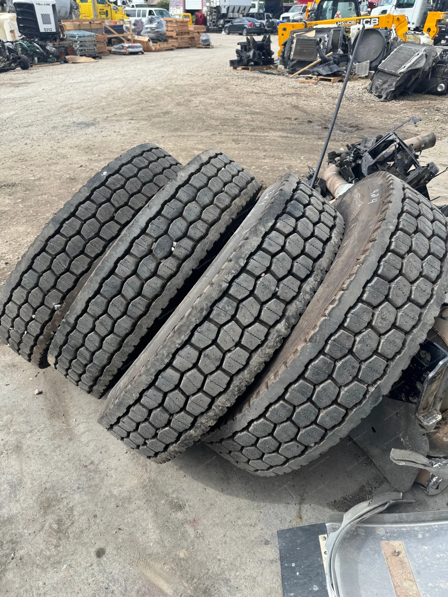 Michelin XDA5+ 11R24.5 Drive Tire 19K Miles Used Semi Truck