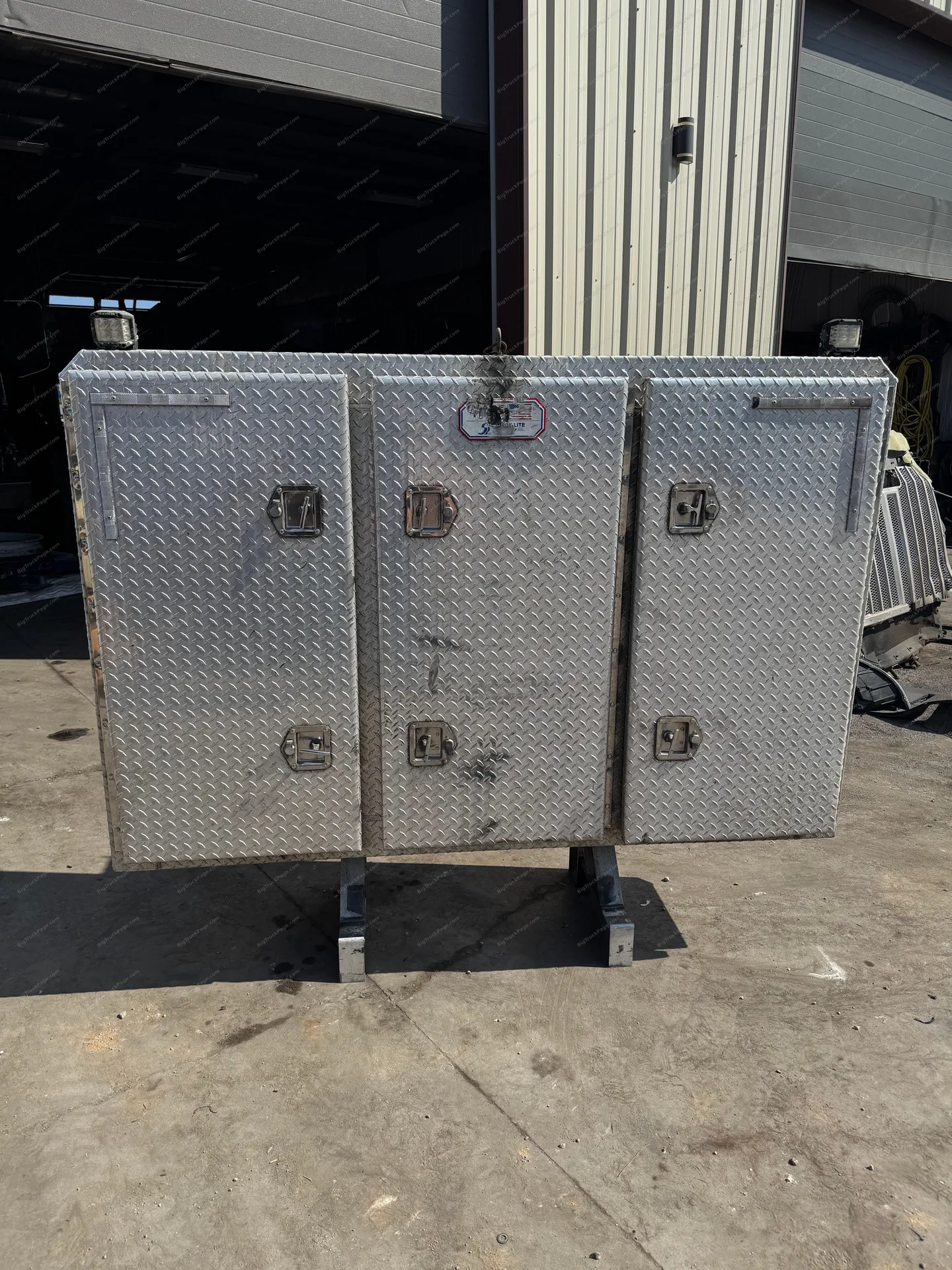 Sturdy-Lite Aluminum Cab Rack Headache Rack 3 Door Storage Semi Truck (used) — photo 3 in Strafford, MO | BigTruckPage.com