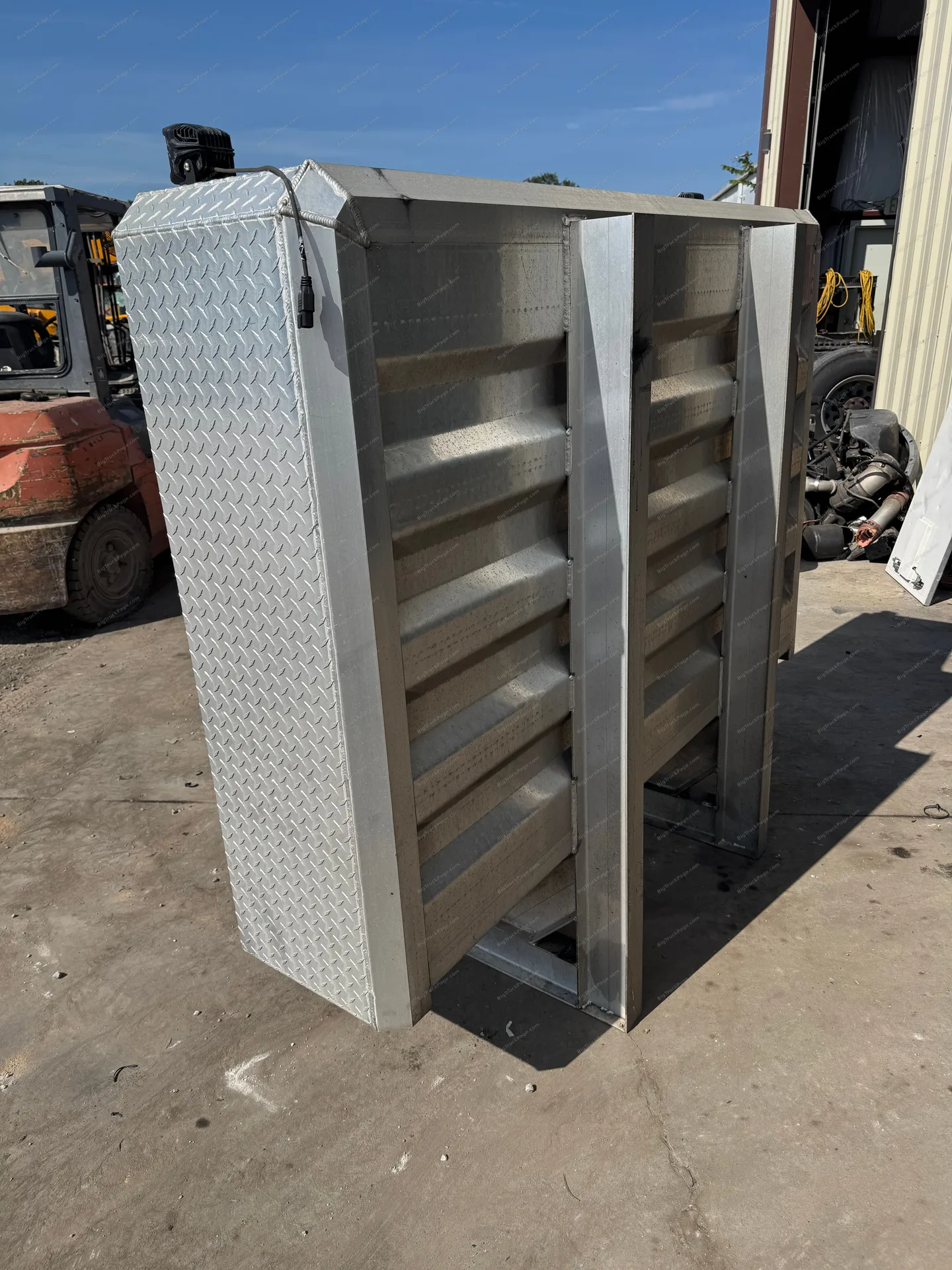 Sturdy-Lite Aluminum Cab Rack Headache Rack 3 Door Storage Semi Truck (used) — photo 5 in Strafford, MO | BigTruckPage.com