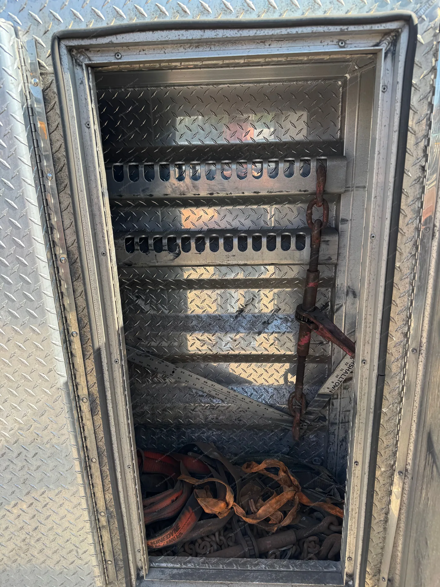 Sturdy-Lite Aluminum Cab Rack Headache Rack 3 Door Storage Semi Truck (used) — photo 11 in Strafford, MO | BigTruckPage.com