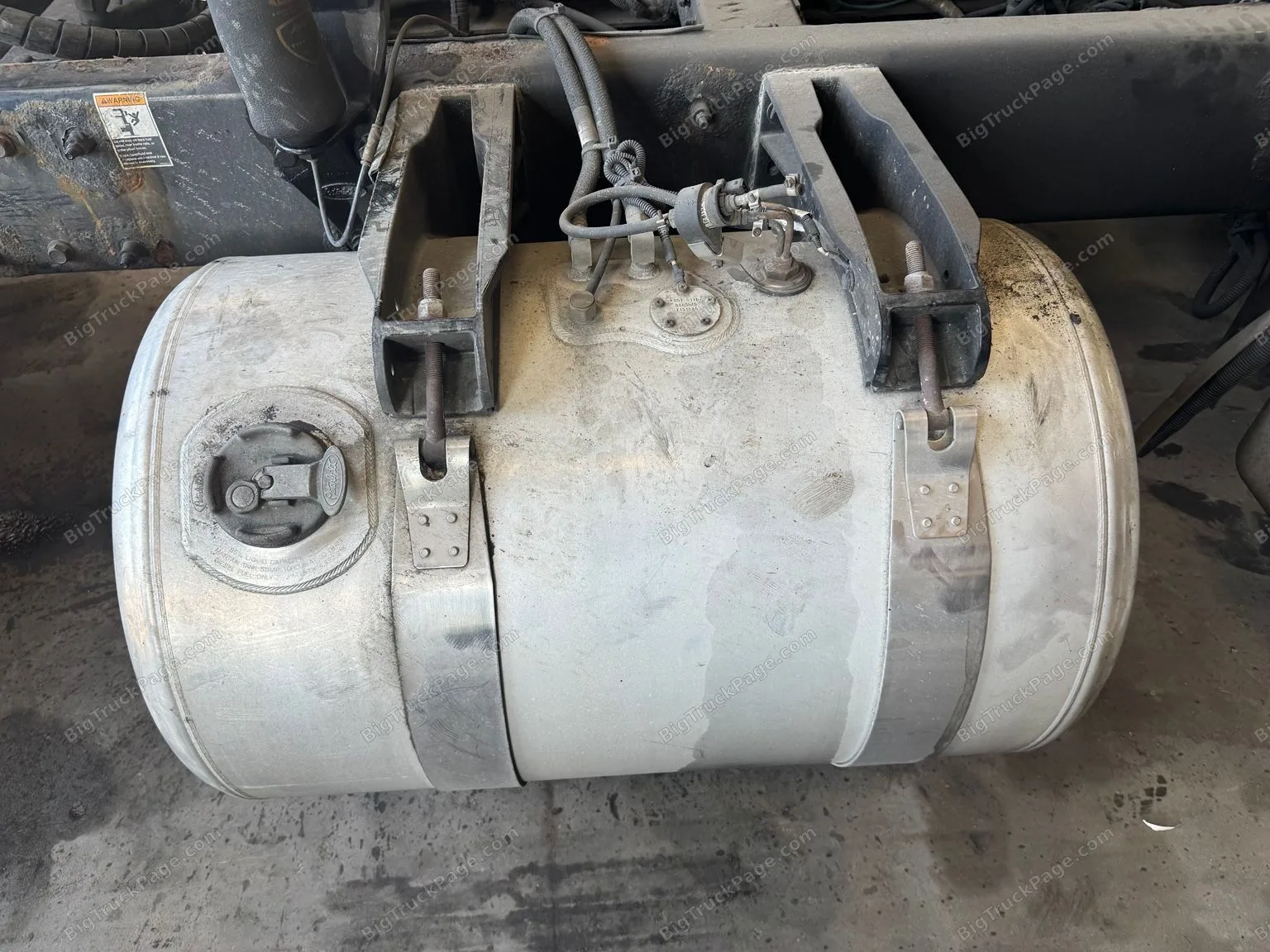 Peterbilt 384 Passenger Side 80 Gallon Aluminum Diesel Fuel Tank w/ Brackets