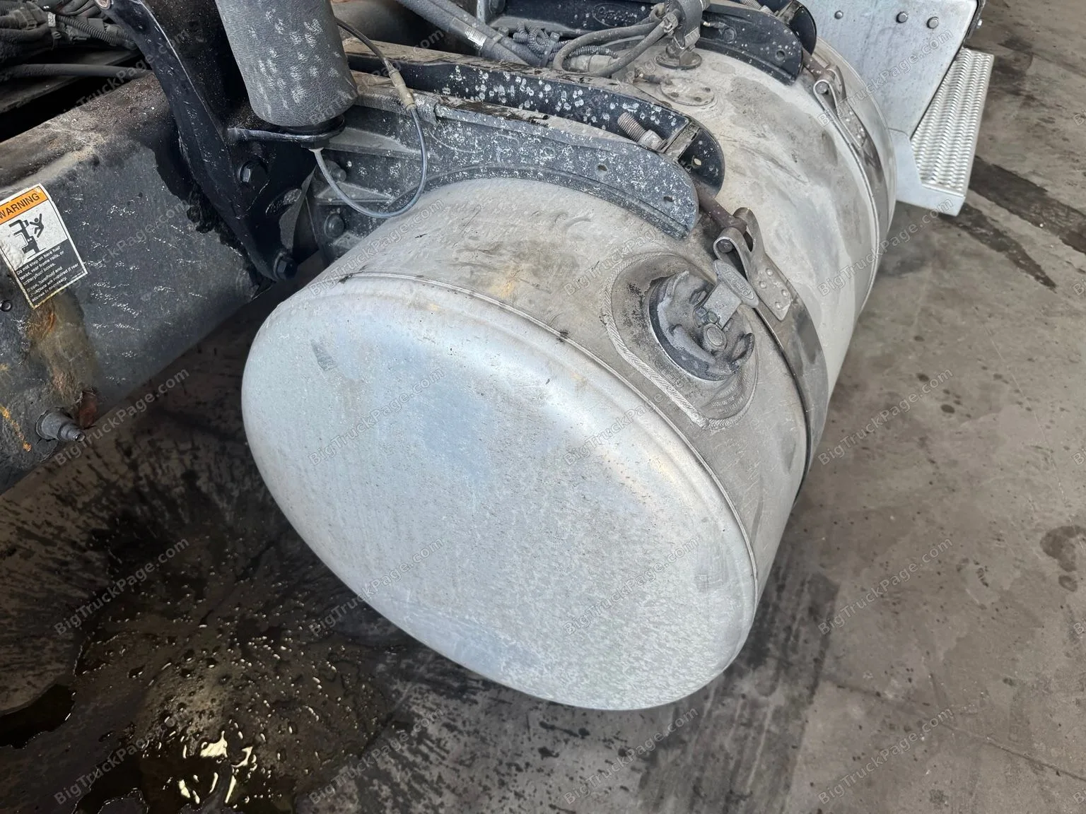 Peterbilt 384 Passenger Side 80 Gallon Aluminum Diesel Fuel Tank w/ Brackets (used) — photo 2 in Strafford, MO | BigTruckPag…