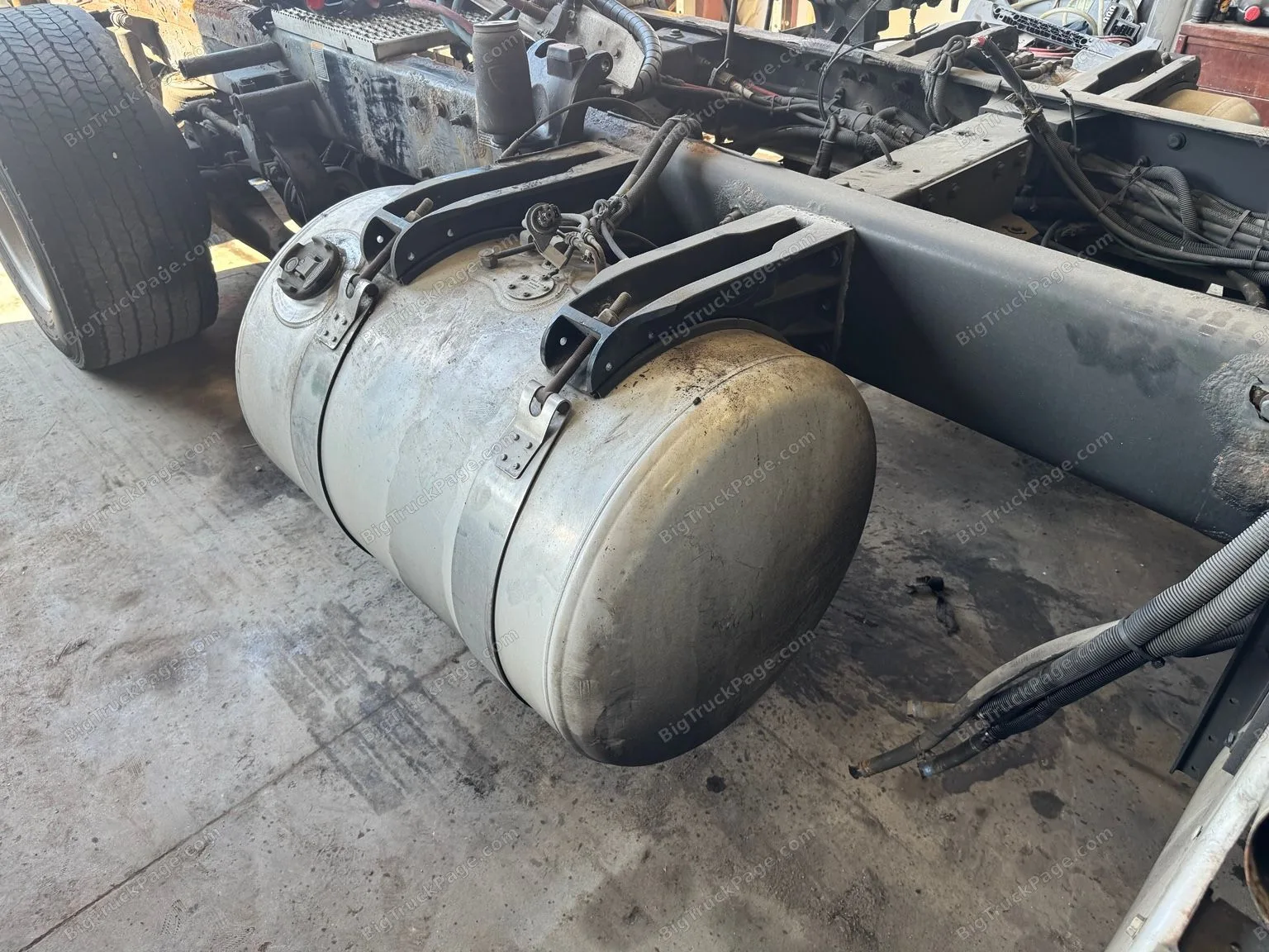 Peterbilt 384 Passenger Side 80 Gallon Aluminum Diesel Fuel Tank w/ Brackets (used) — photo 3 in Strafford, MO | BigTruckPag…