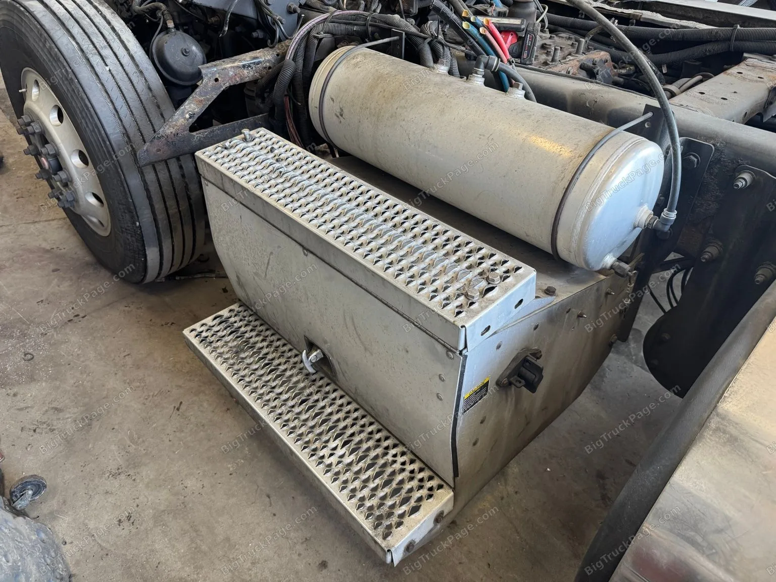 2013 Peterbilt 384 Battery Box Step Assembly Aluminum 2 Step Used