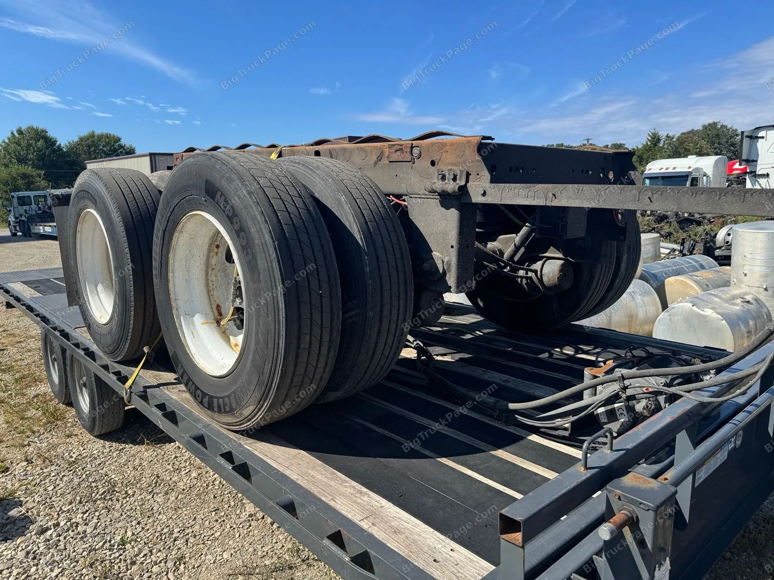 2023 Dry Van Trailer Tandem Axle Suspension Hendrickson VANTRAAX 32502 (used) — photo 2 in Strafford, MO | BigTruckPage.com