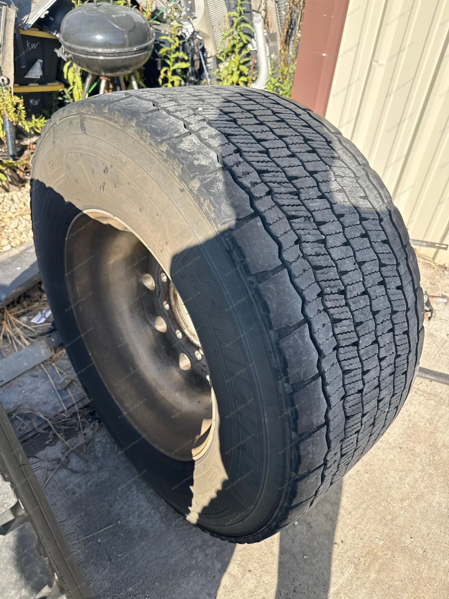 Super single Michelin 445/50/R 22.5 (used) — photo 2 in Strafford, MO | BigTruckPage.com