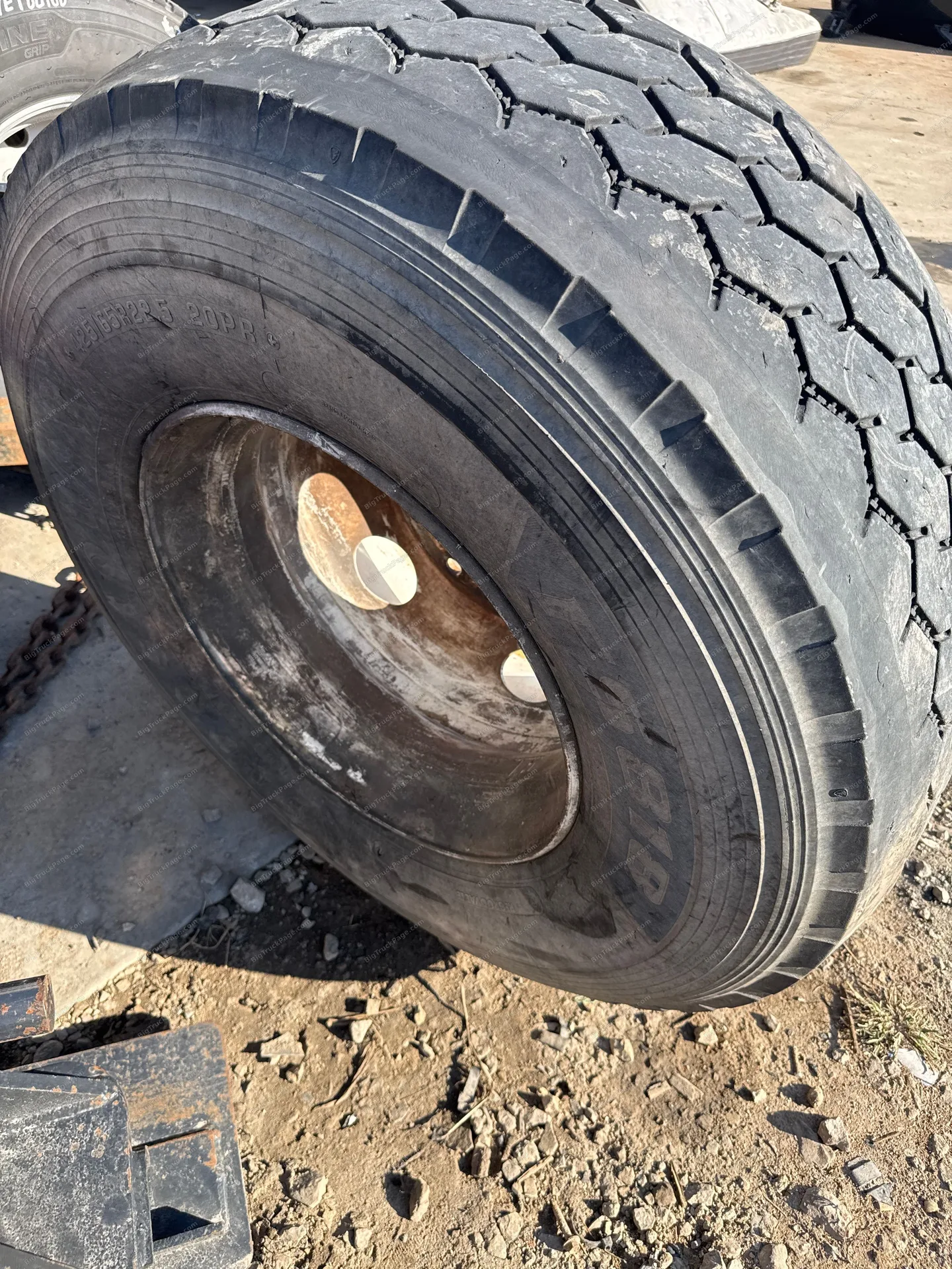 Firestone FS818 425/65/R 22.5 steer tire (used) — photo 3 in Strafford, MO | BigTruckPage.com