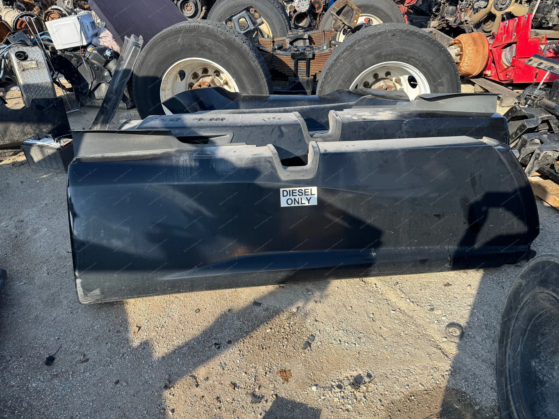 2020 T680 Passenger side rear skirt 