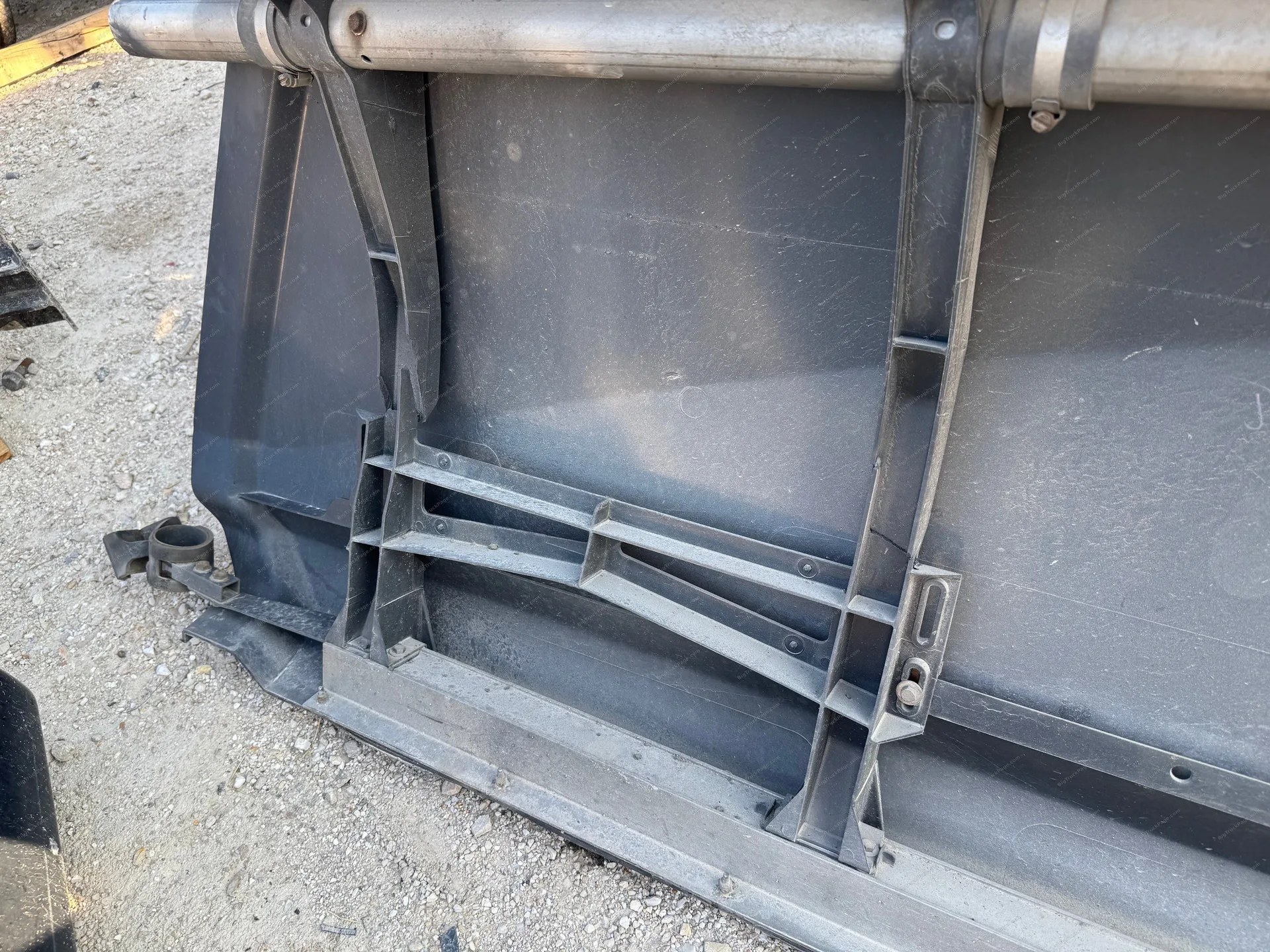 2020 T680 Passenger side rear skirt (used) — photo 4 in Strafford, MO | BigTruckPage.com