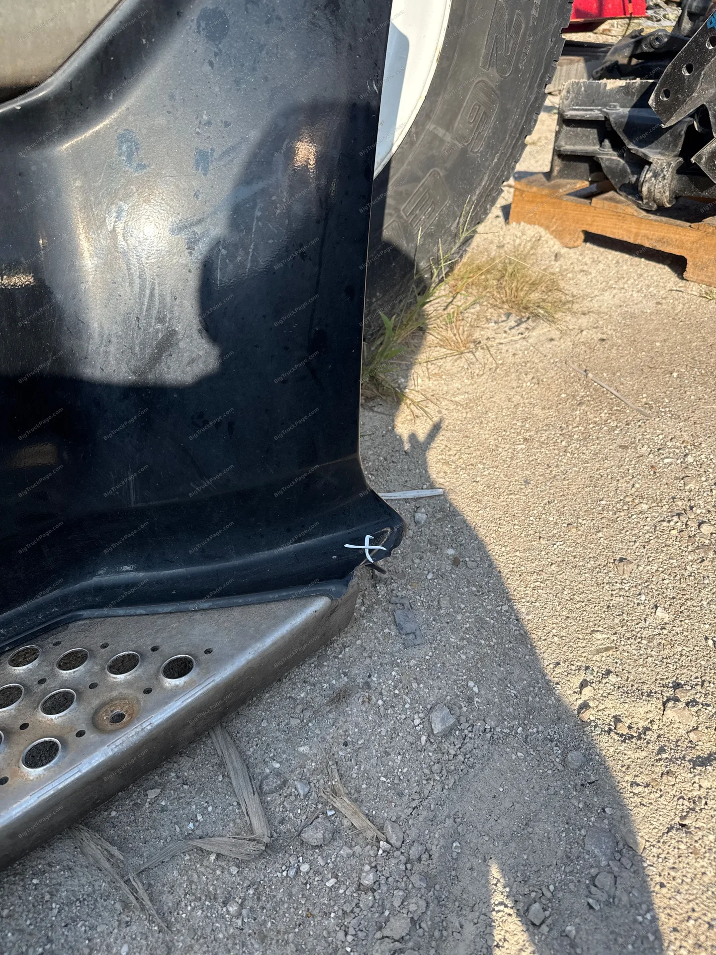 2020 Kenworth T680 driver side front skirt (used) — photo 3 in Strafford, MO | BigTruckPage.com