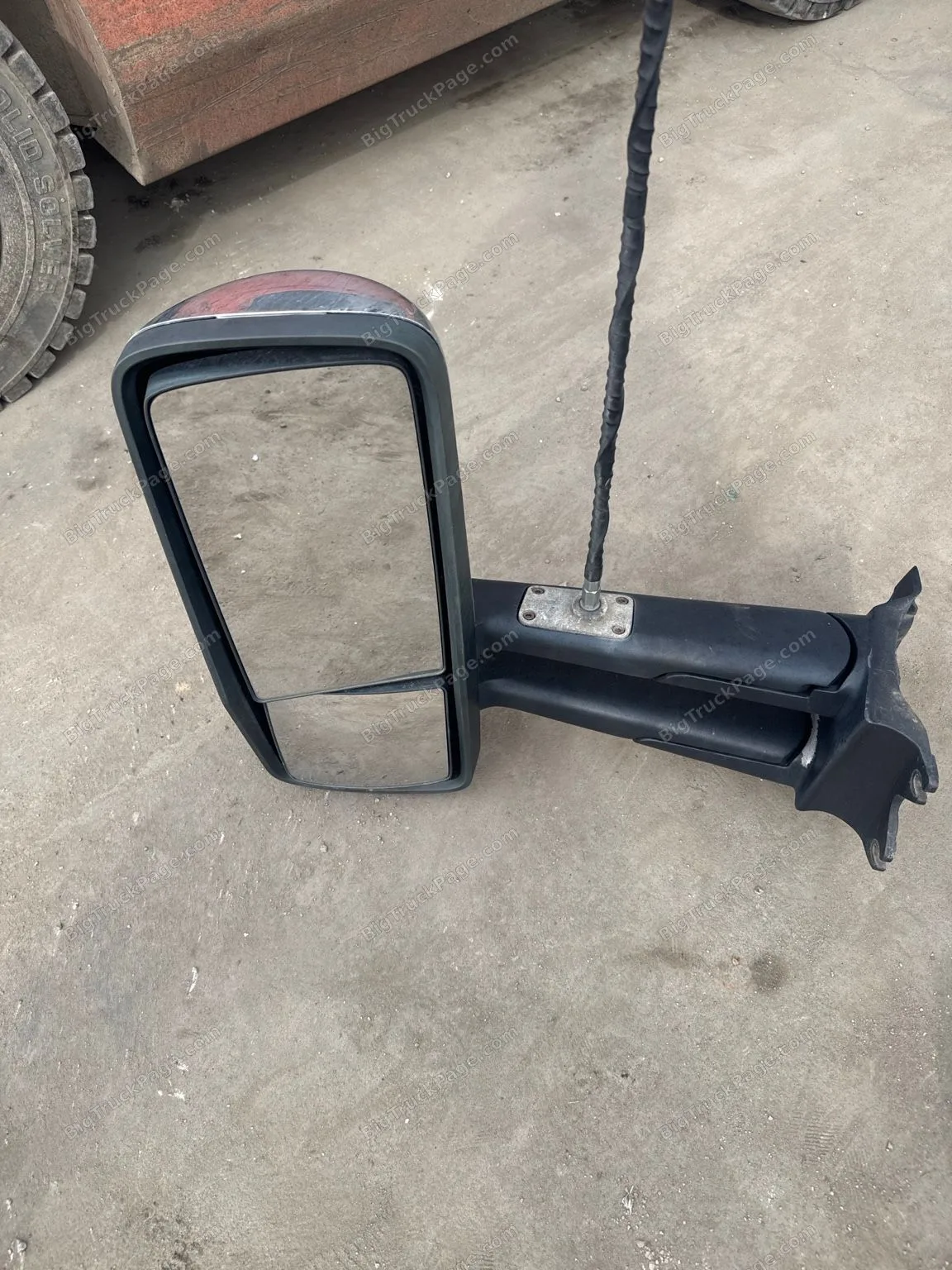 PACCAR Driver Left Side Mirror Assembly Chrome With Arms Antenna LH 204810011 (used) — photo 2 in Strafford, MO | BigTruckPa…