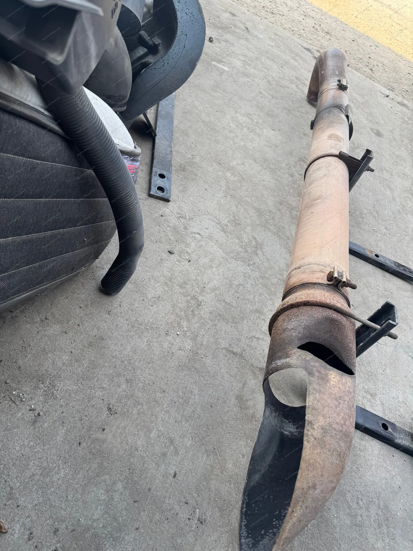 2020 Kenworth T680 exhaust pipe (used) — photo 2 in Strafford, MO | BigTruckPage.com
